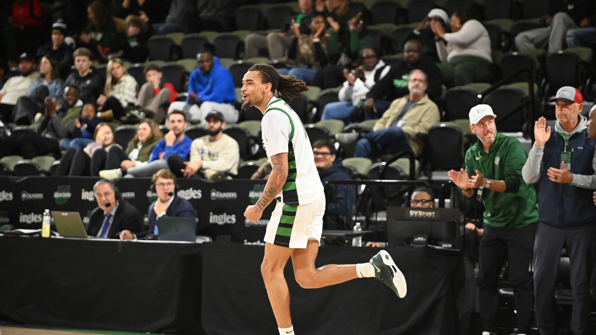Learic Davis after knocking down a three-pointer against Western Carolina 