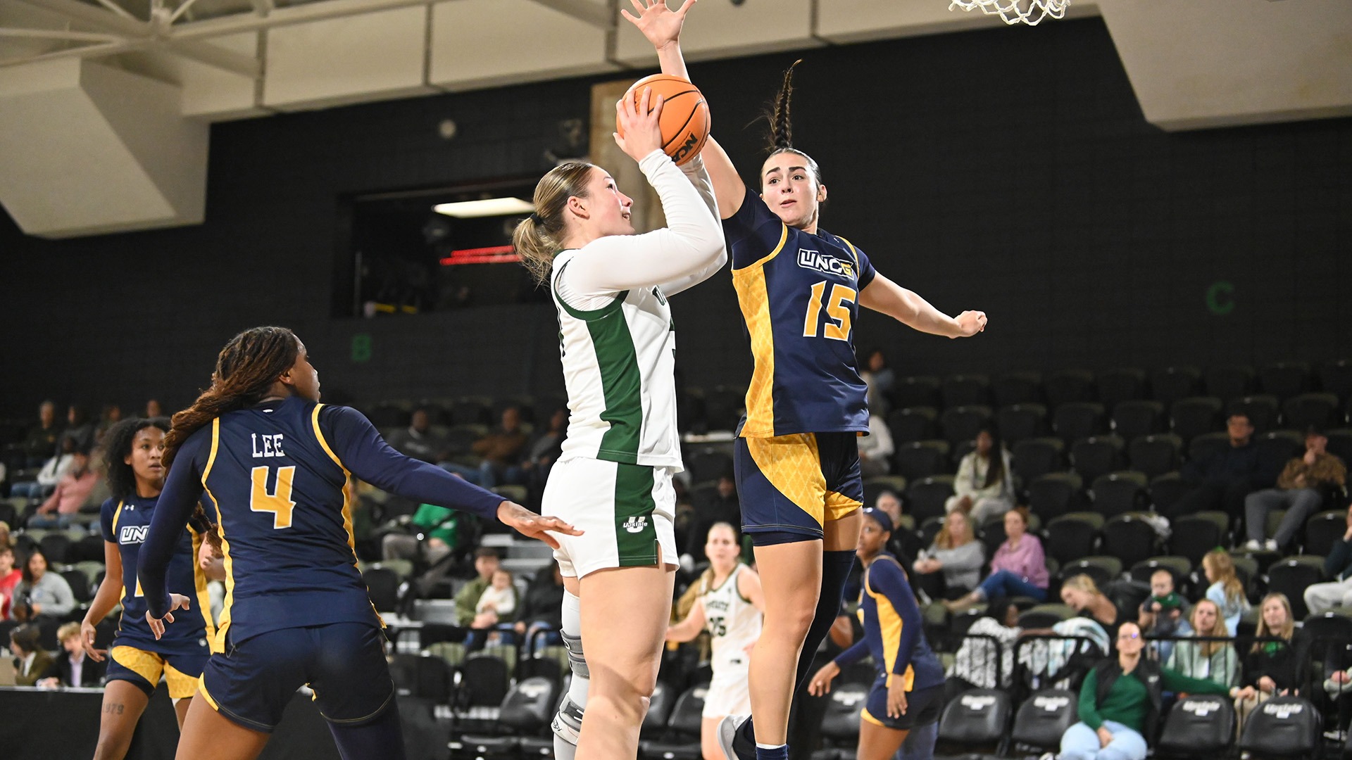 Vera Soderblom Layup vs. UNCG 3Q 2025 - NM