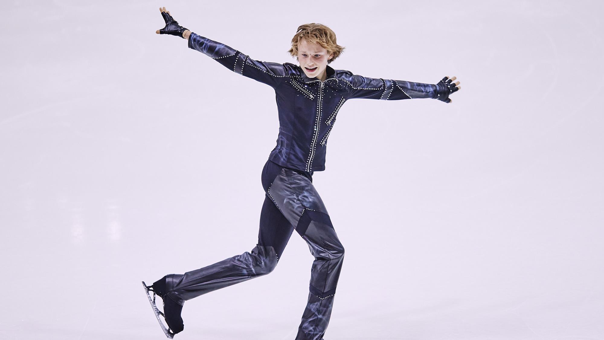 Ilia Malinin skates his short program at Junior Grand Prix France