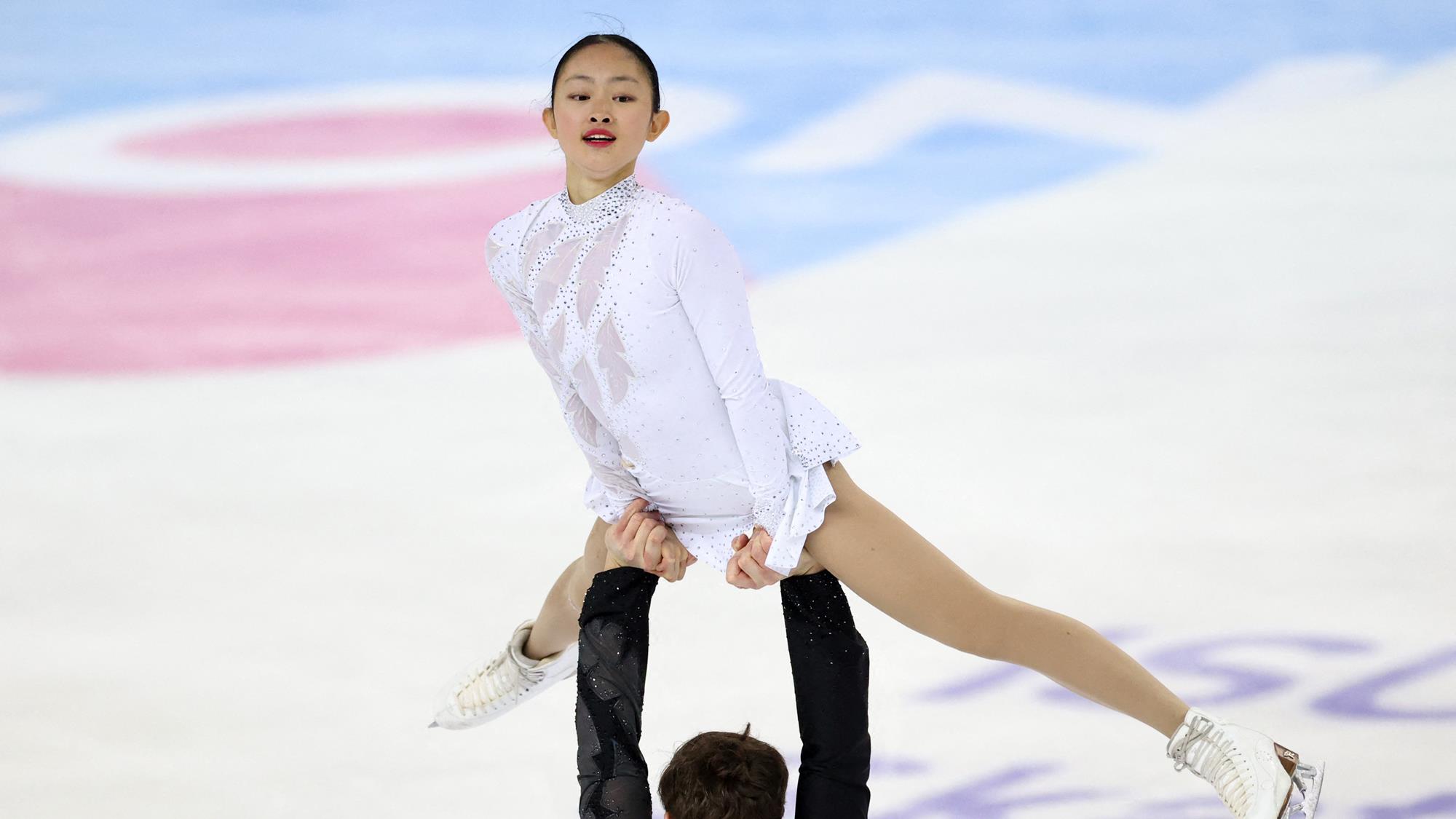 Audrey Lu and Misha Mitrofanov perform a lift