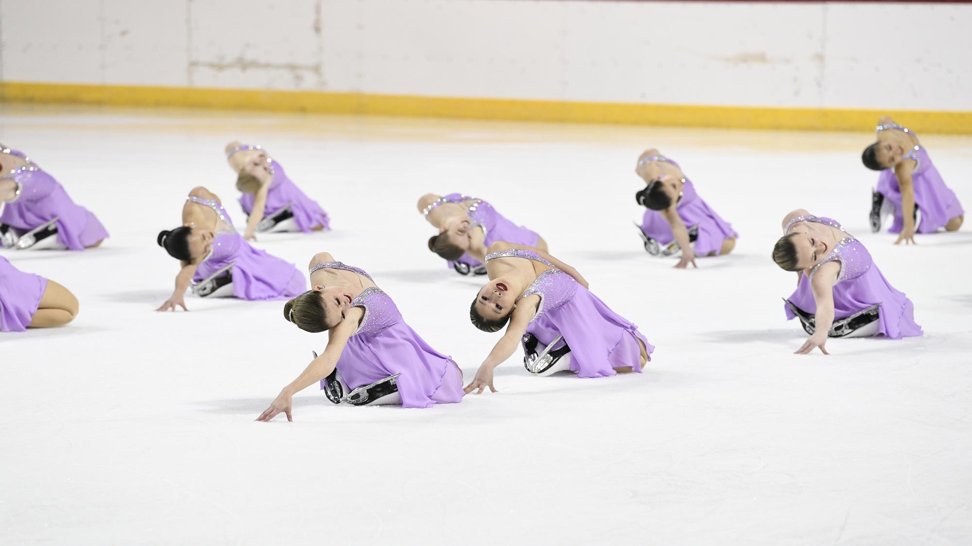 Skyliners Junior perform their short program at the 2022 U.S. Synchronized Skating Championships