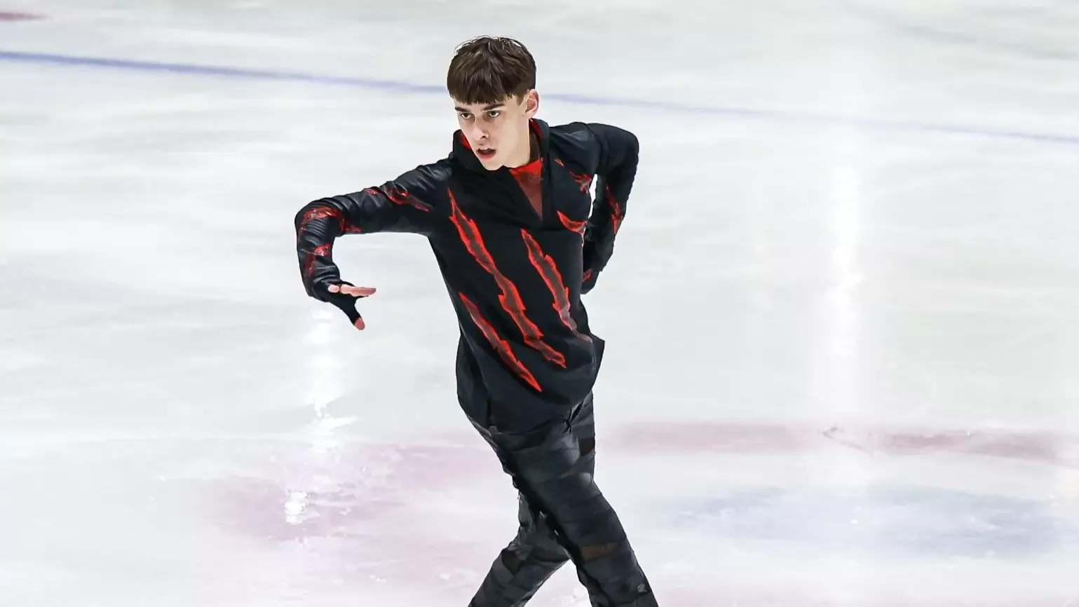 Patrick Blackwell skates at the 2025 Junior Grand Prix Thailand in a black and red costume.
