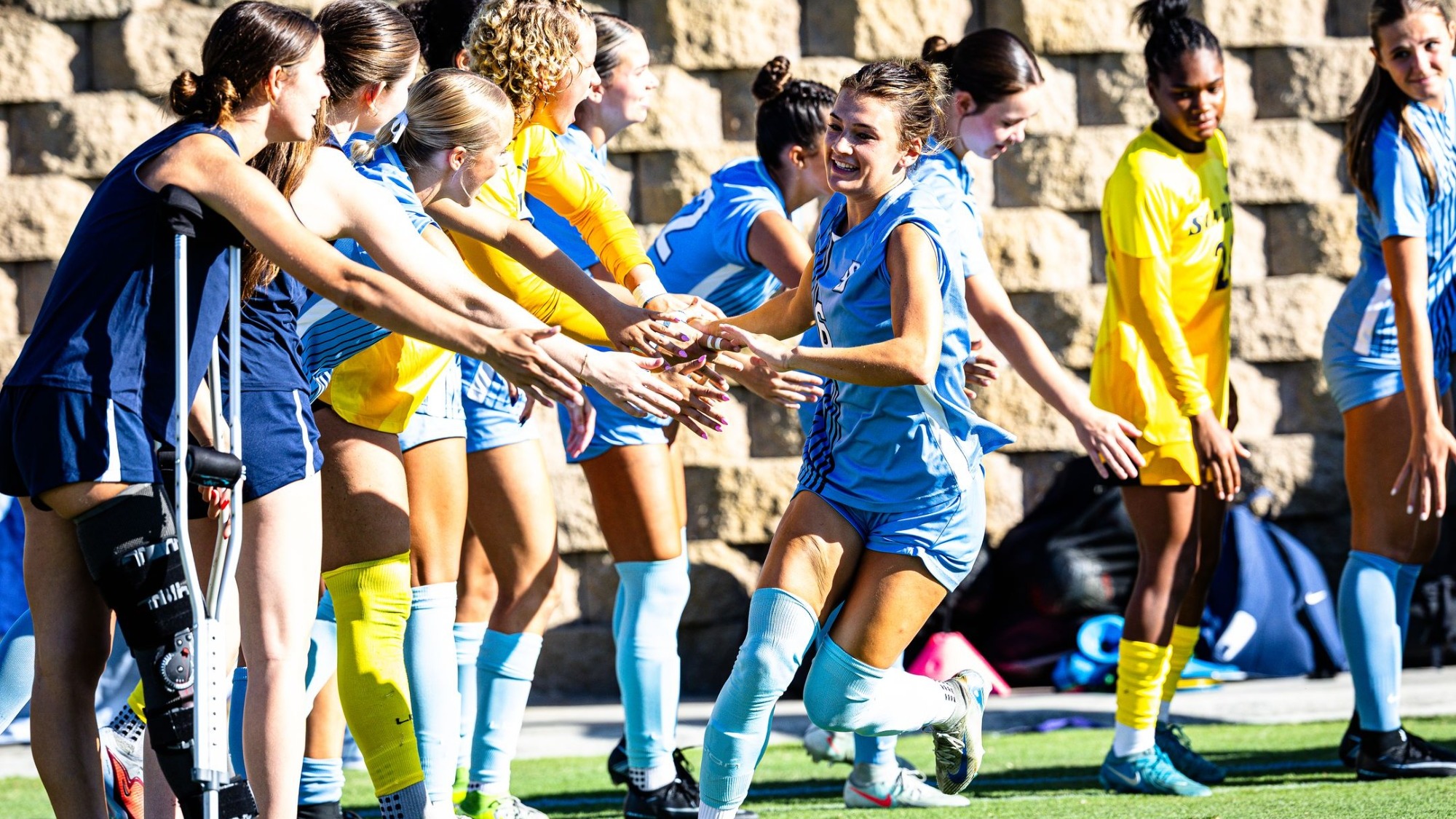 Ella Callanan Pregame Lineup Run out