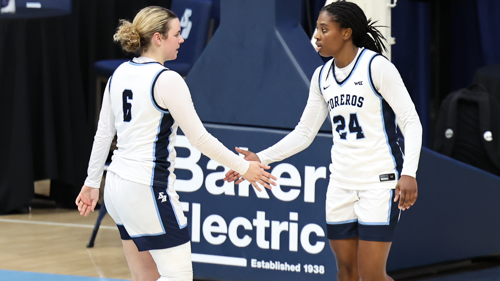 Liv and Kylie High 5