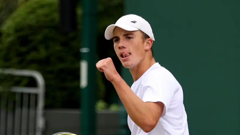 Oliver Tarvet Wimbledon Action c: Getty Images