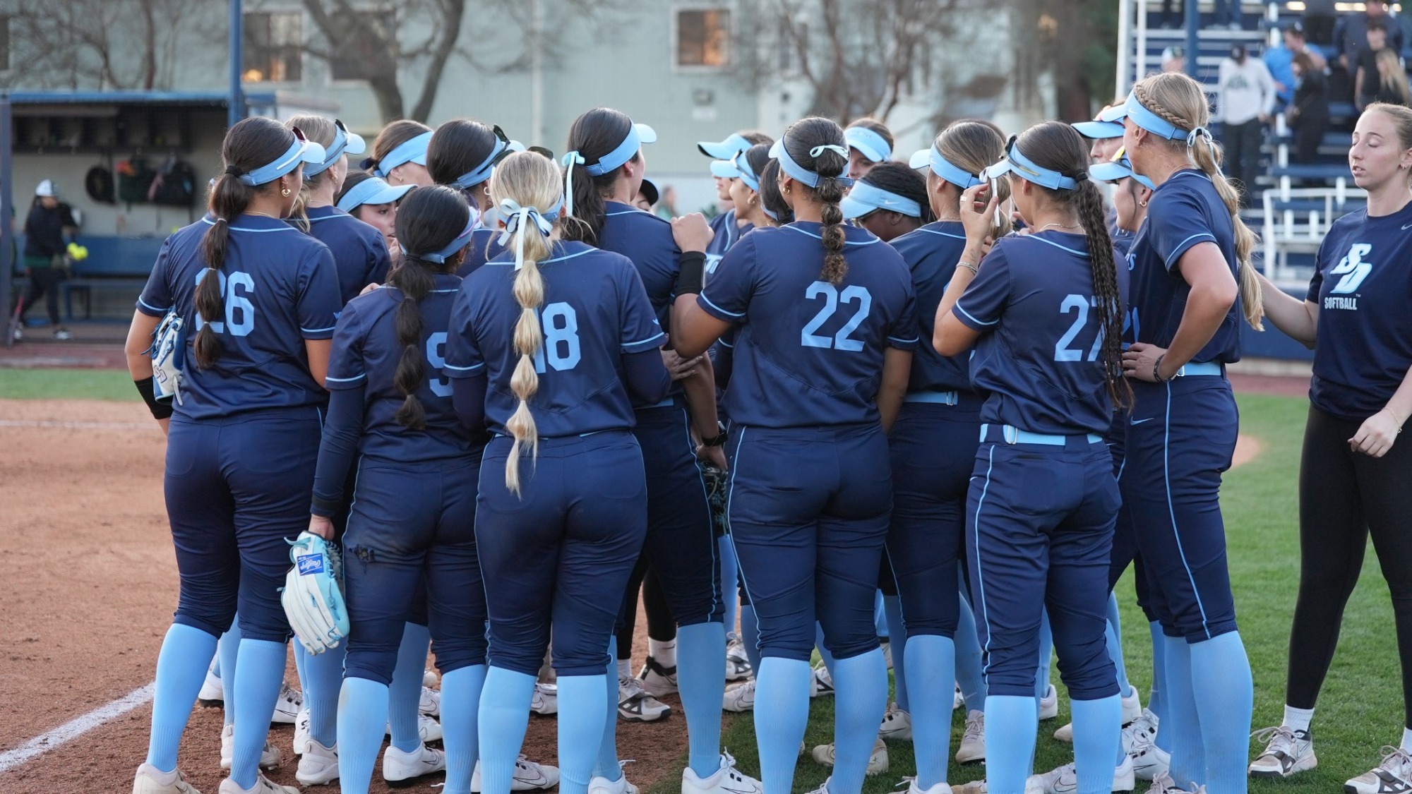 softball team huddle