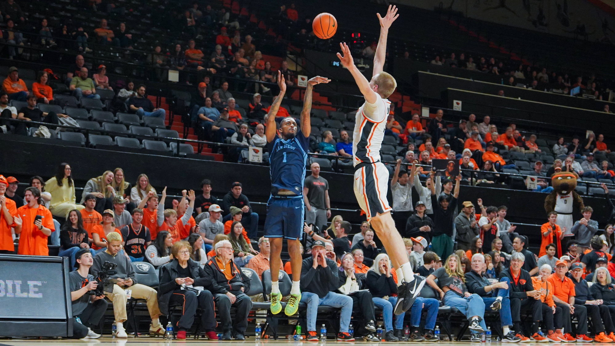 Toneari Lane 3-pointer at Oregon State