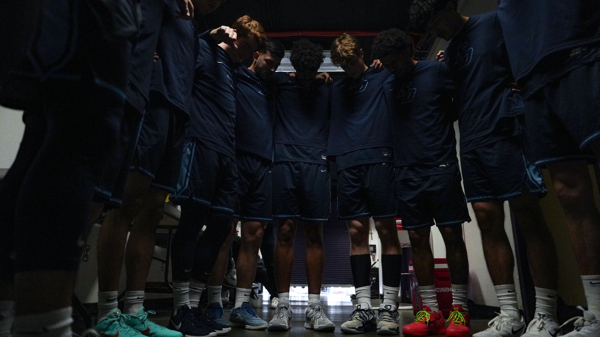 USD MBB Huddle Shadows