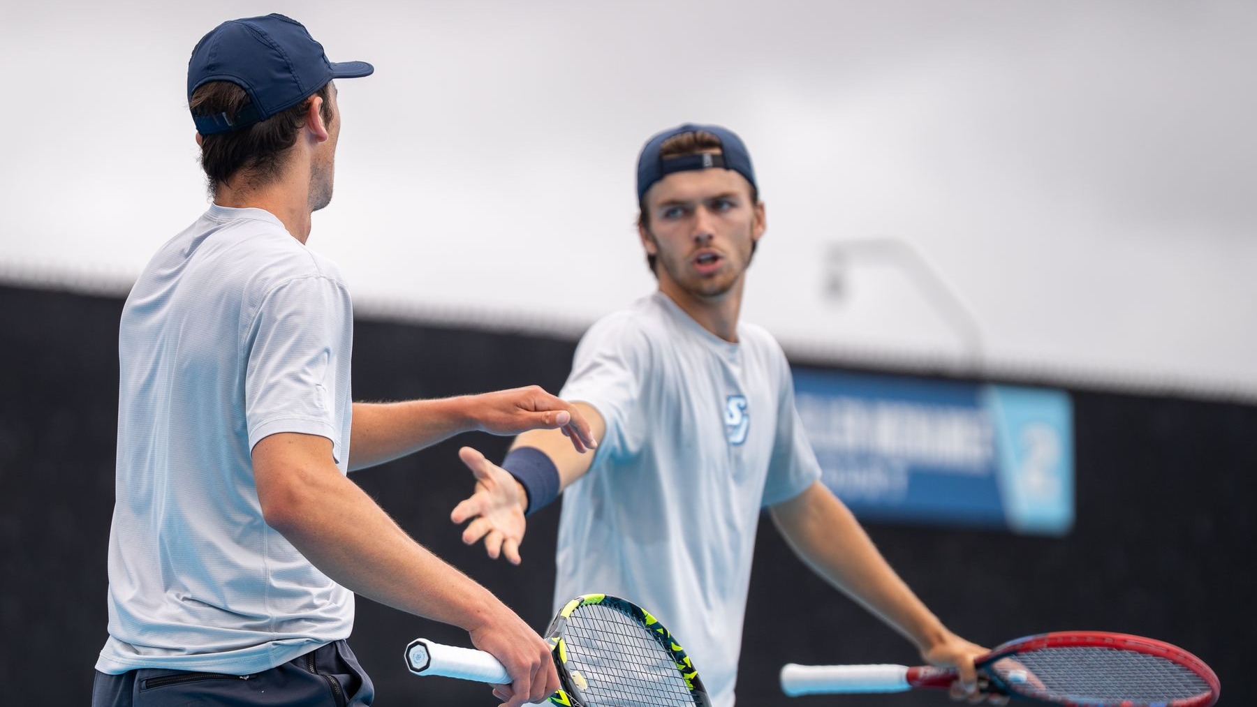 Stian Klaassen Ollie Tarvet high five
