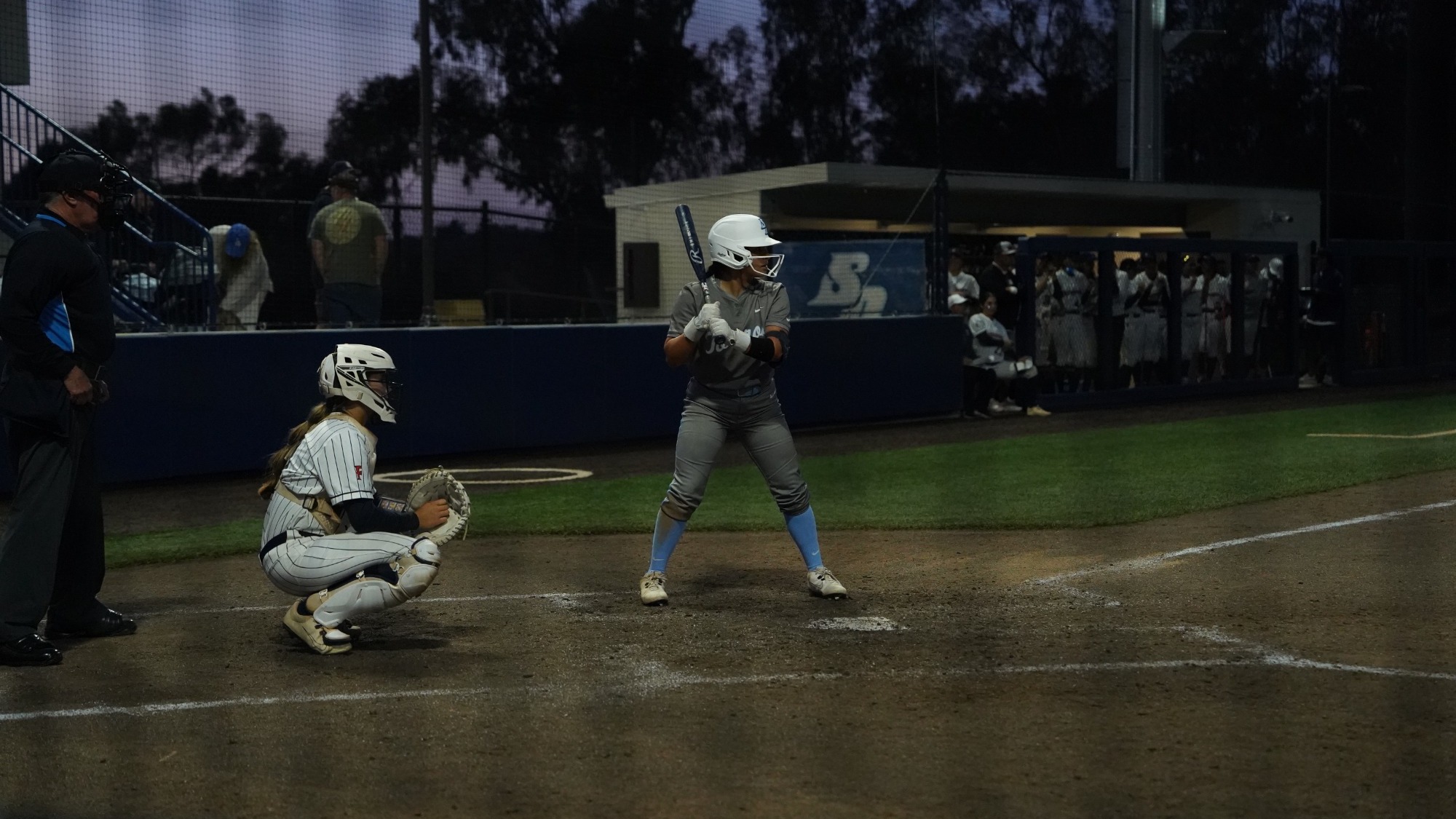 Seleny Chavez batting