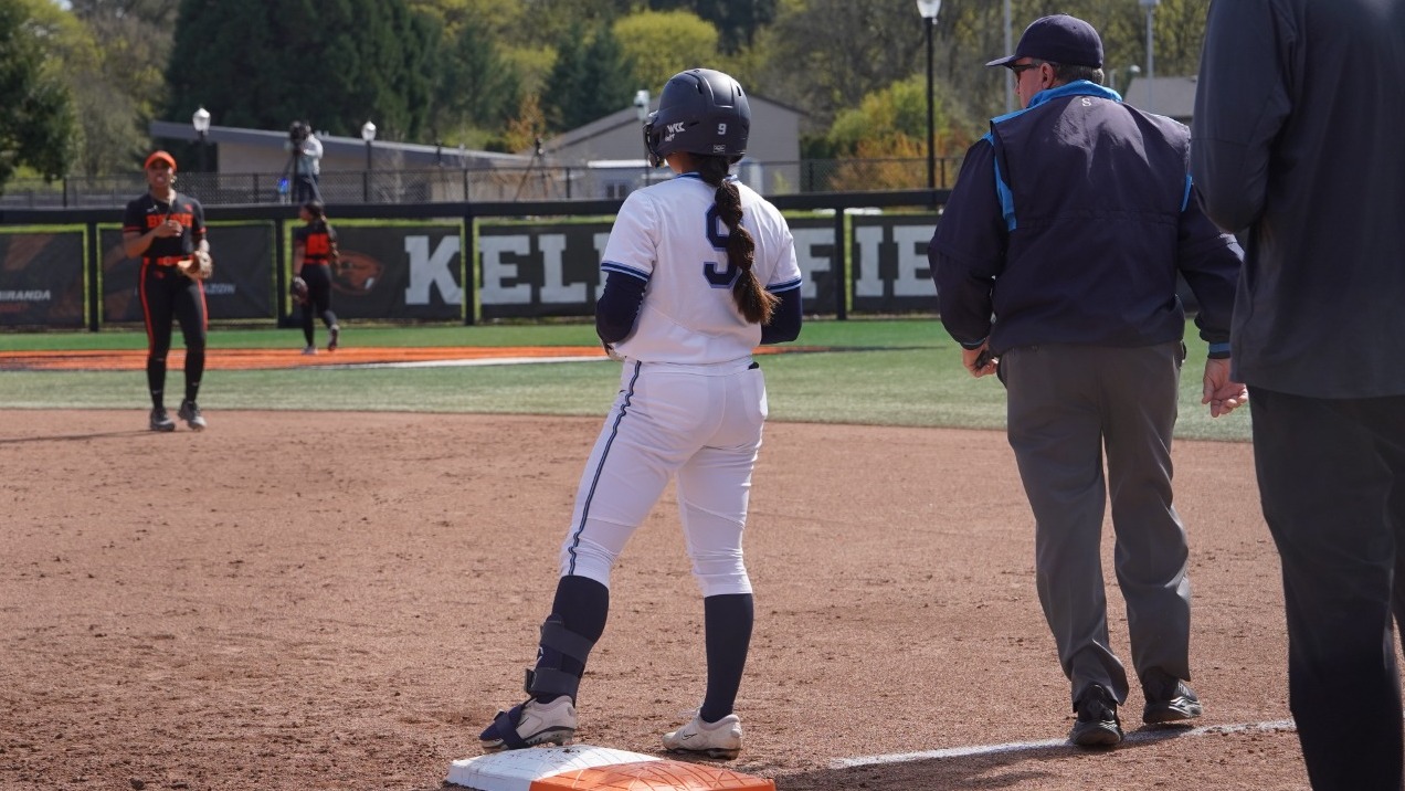 Kaylee Oh on first base
