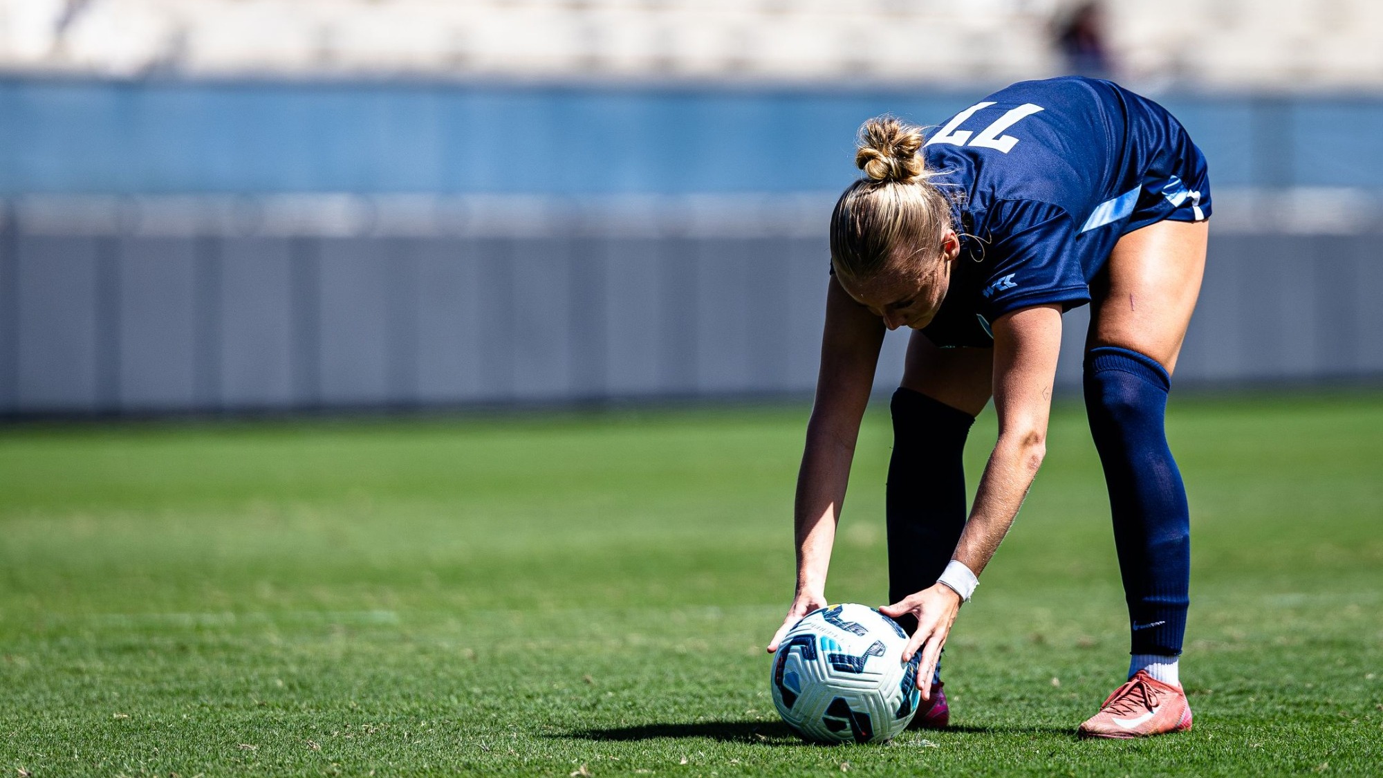 Amanda Anders Free Kick Set Up