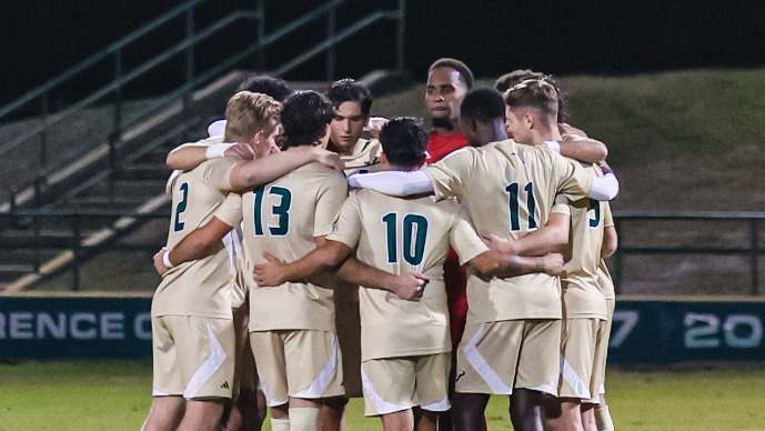 MSOC Playoffs Huddle