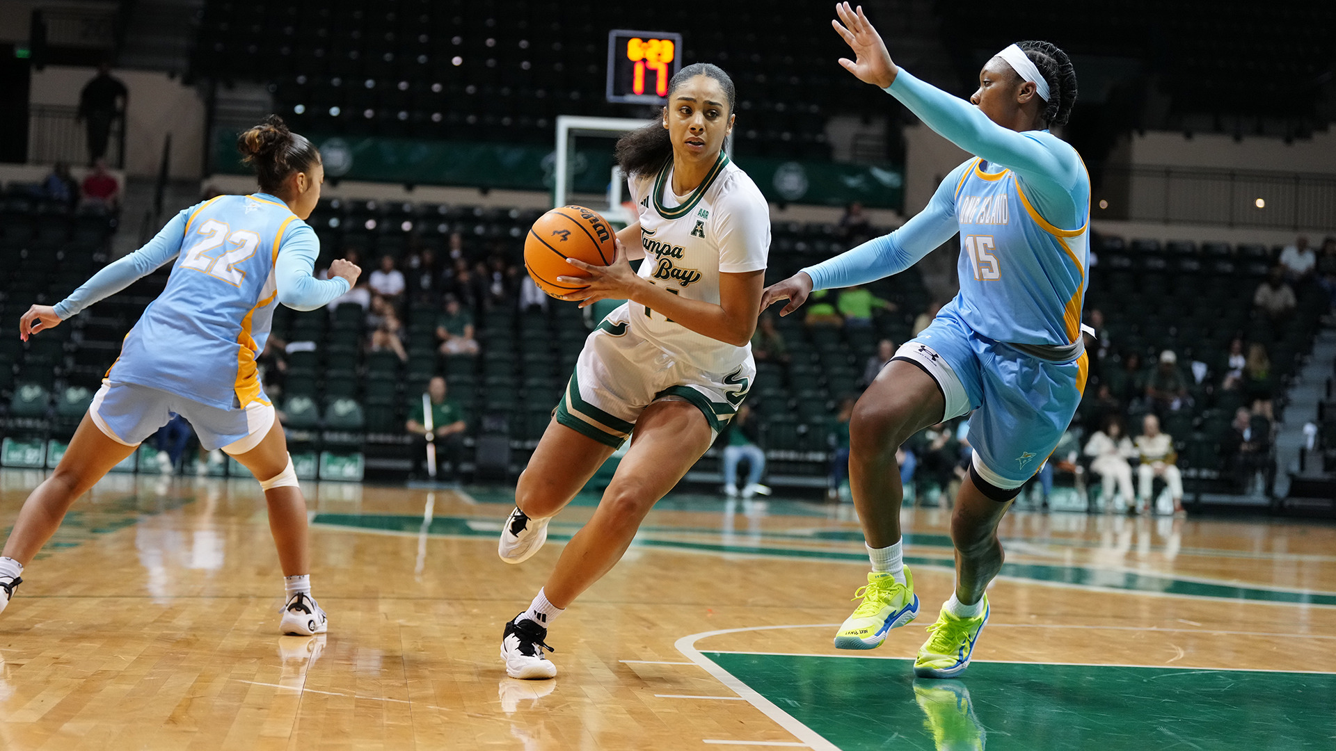 WBB Ines Piper driving to the basket vs FIU
