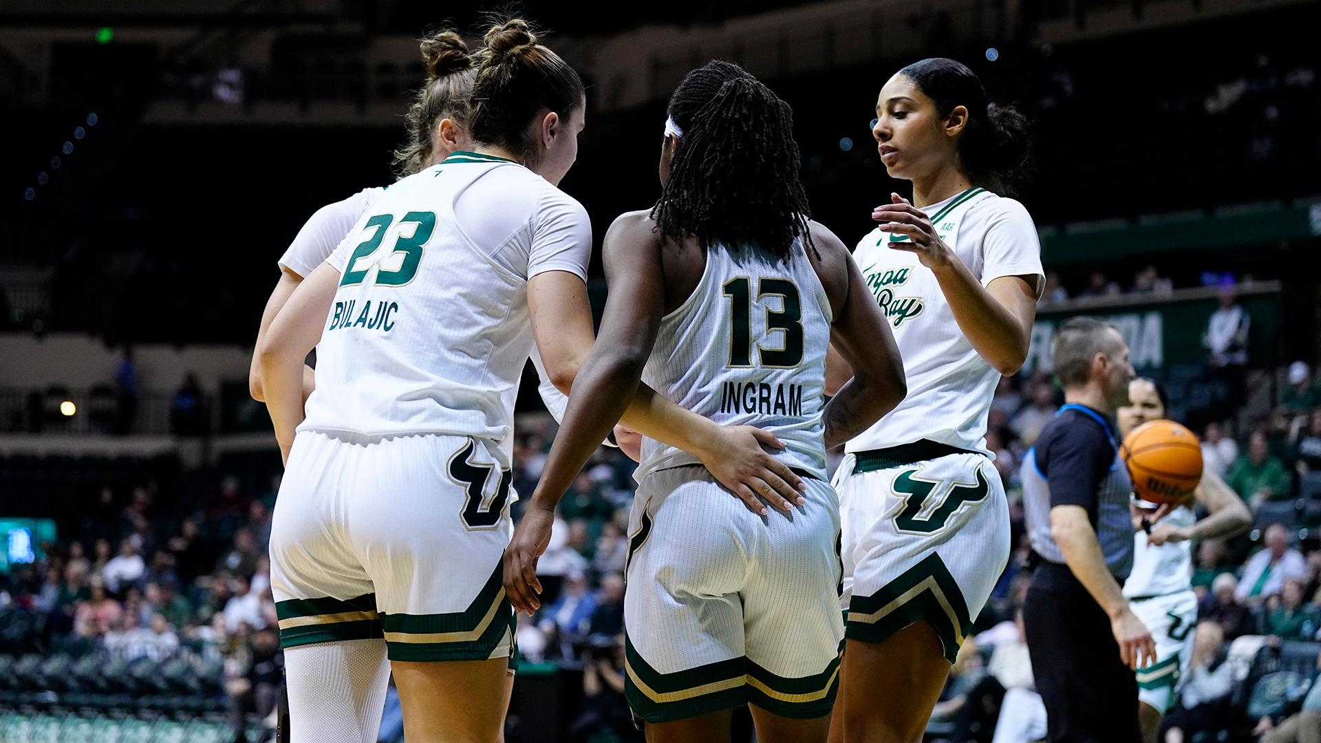 WBB in-game huddle vs Rice
