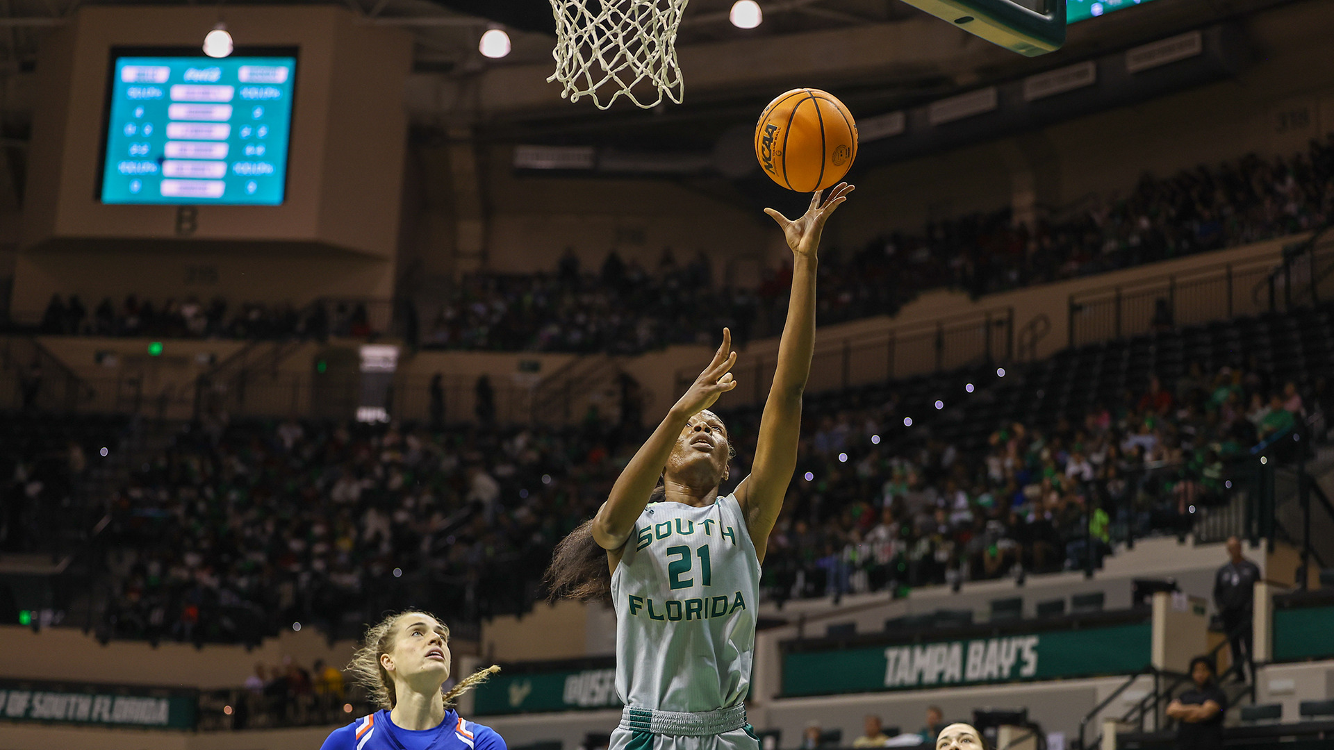 WBB L'or Mputu driving layup against HCU