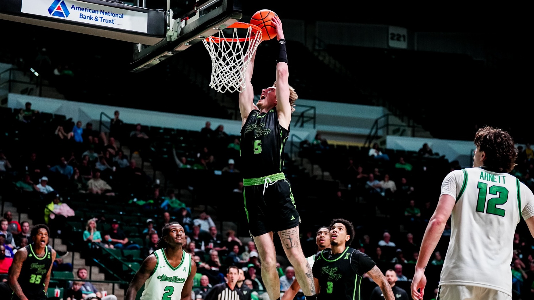 MBB Joseph Pinion Dunk