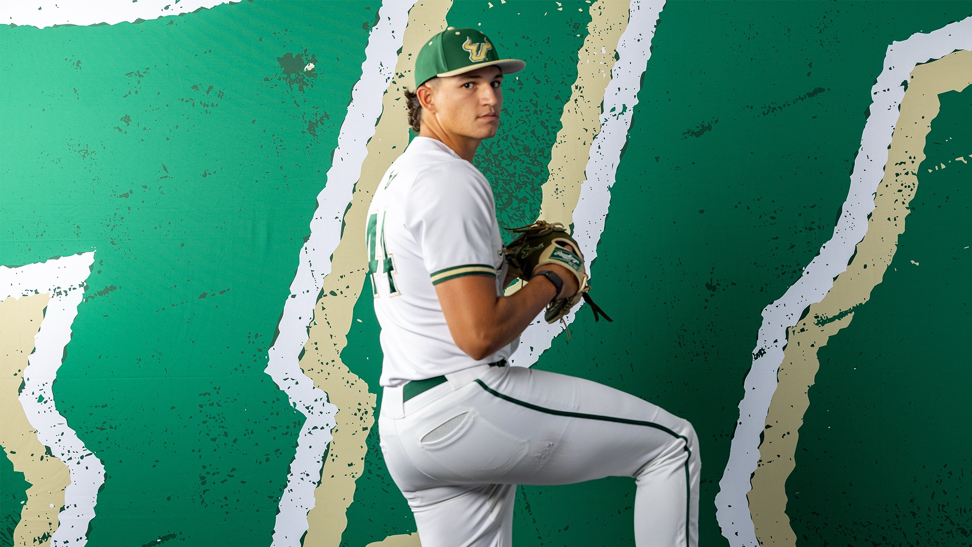 Edwin Alecia, media day posed pitching stance