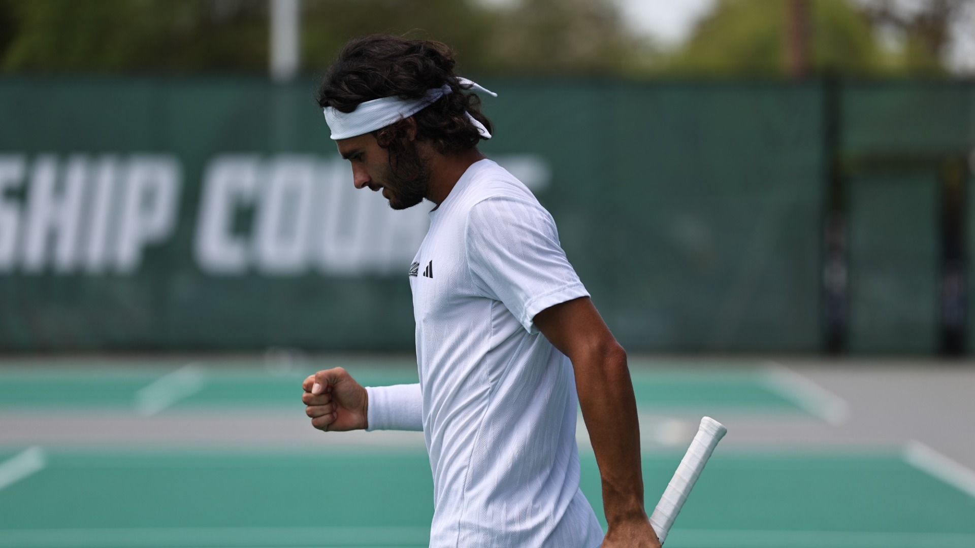 Hugo Car vs. Charlotte