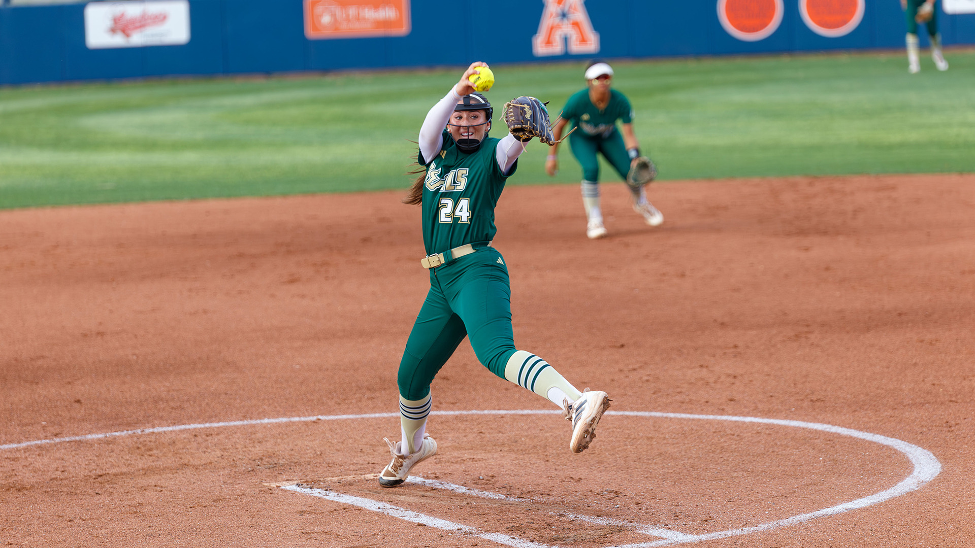 Anne Long pitching at UTSA in a win