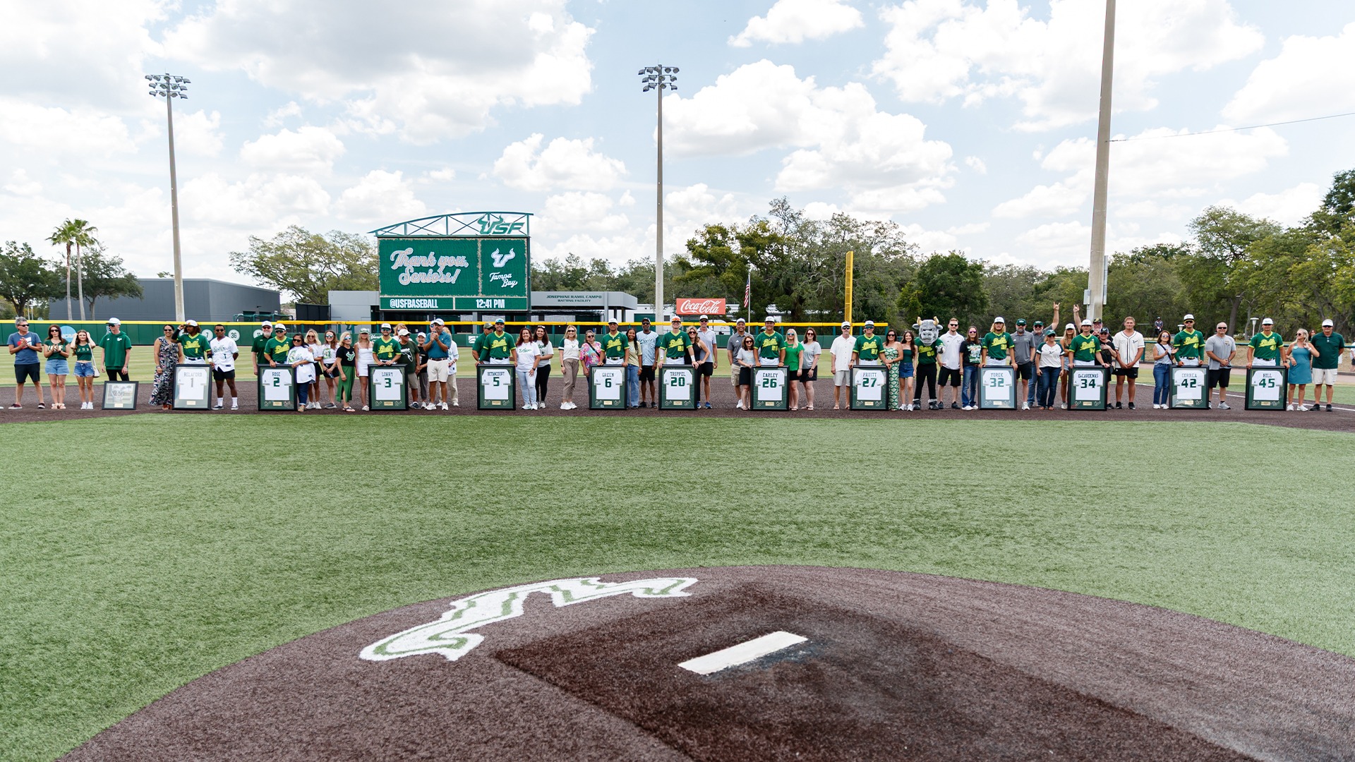 2026 Seniors and family wide shot