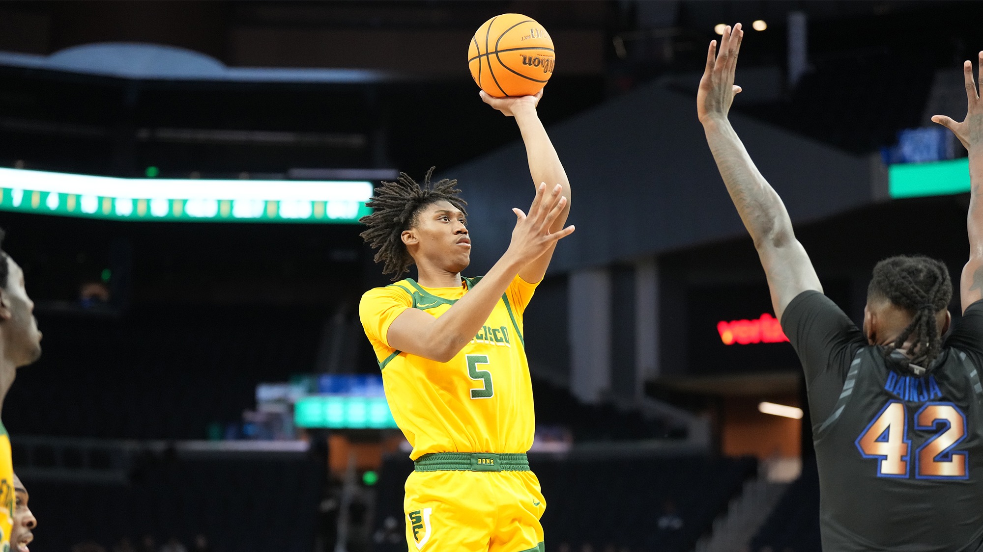 Tyrone Riley IV Floater vs. Memphis