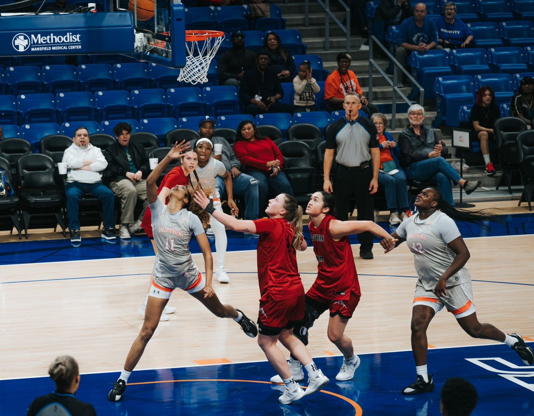 WBB Kira Reynolds shooting a layup against Southern Utah