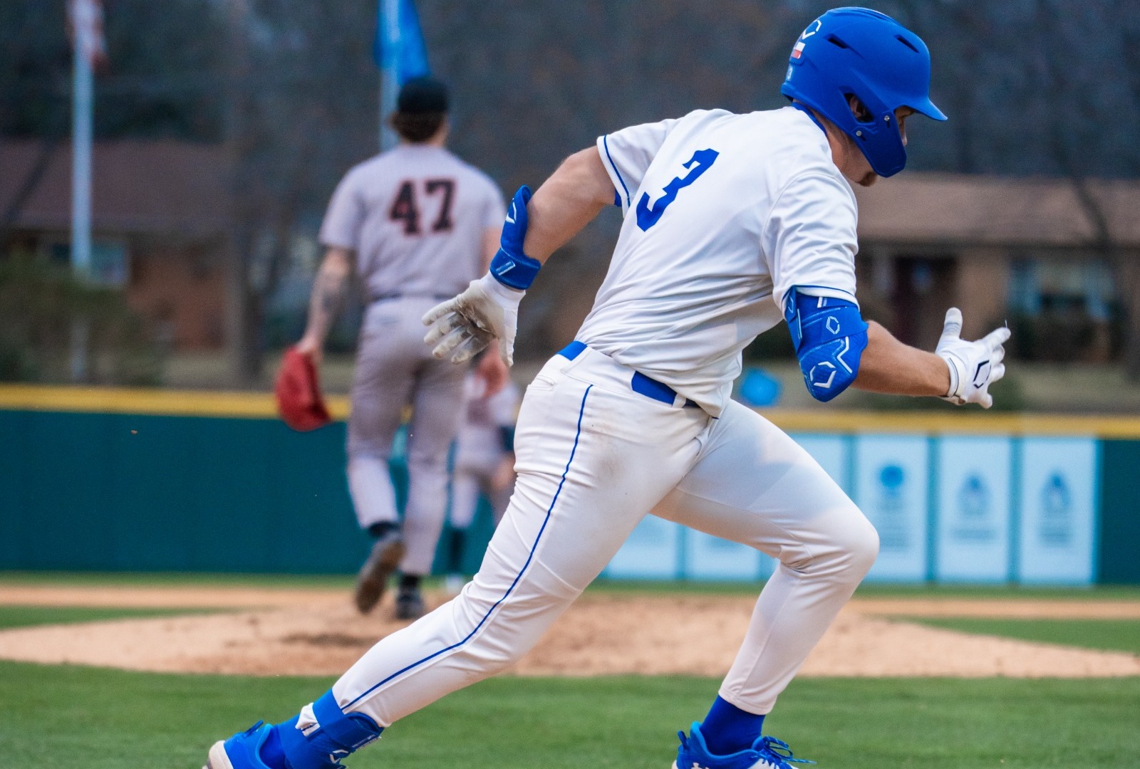 Zach Mazoch running bases 