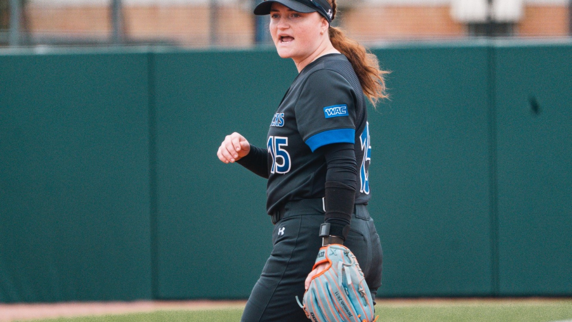 kaitlyn sailor cheering