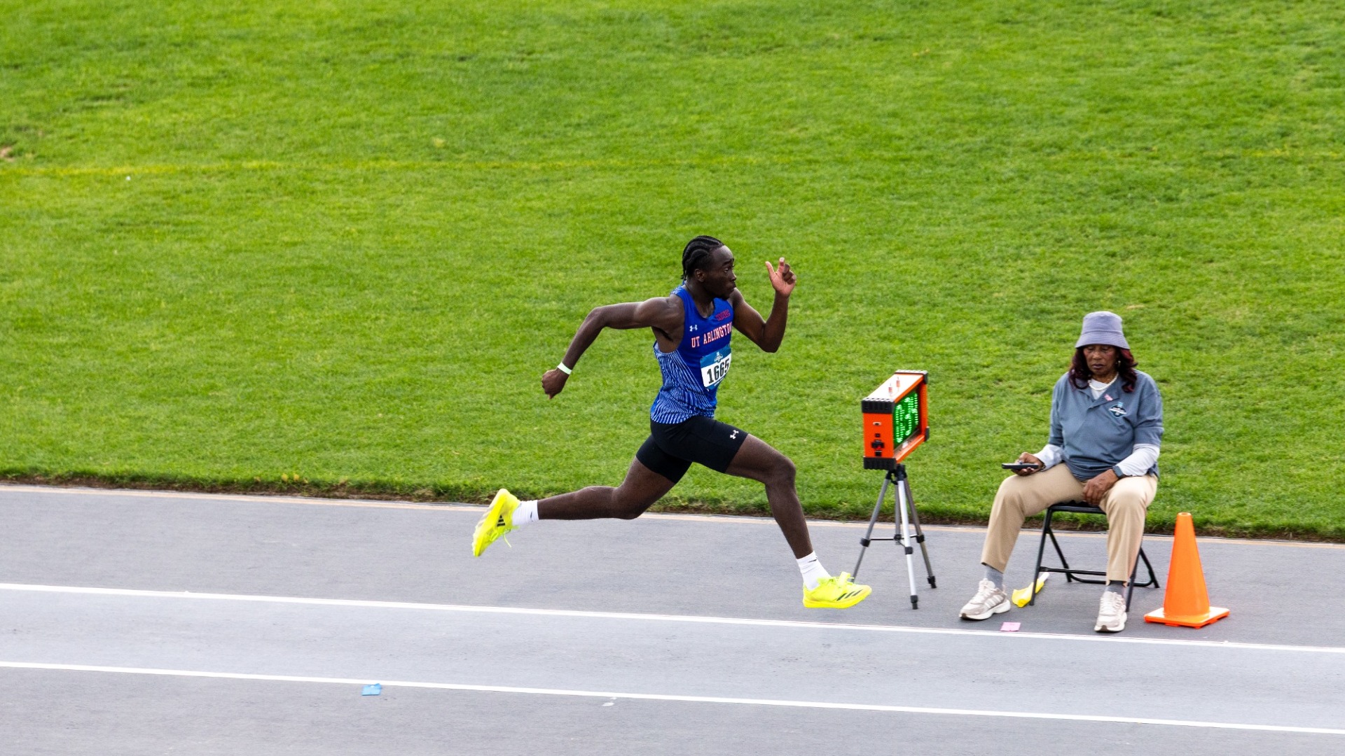 Abisayo Gbakinro preps to jump at NCAA regionals