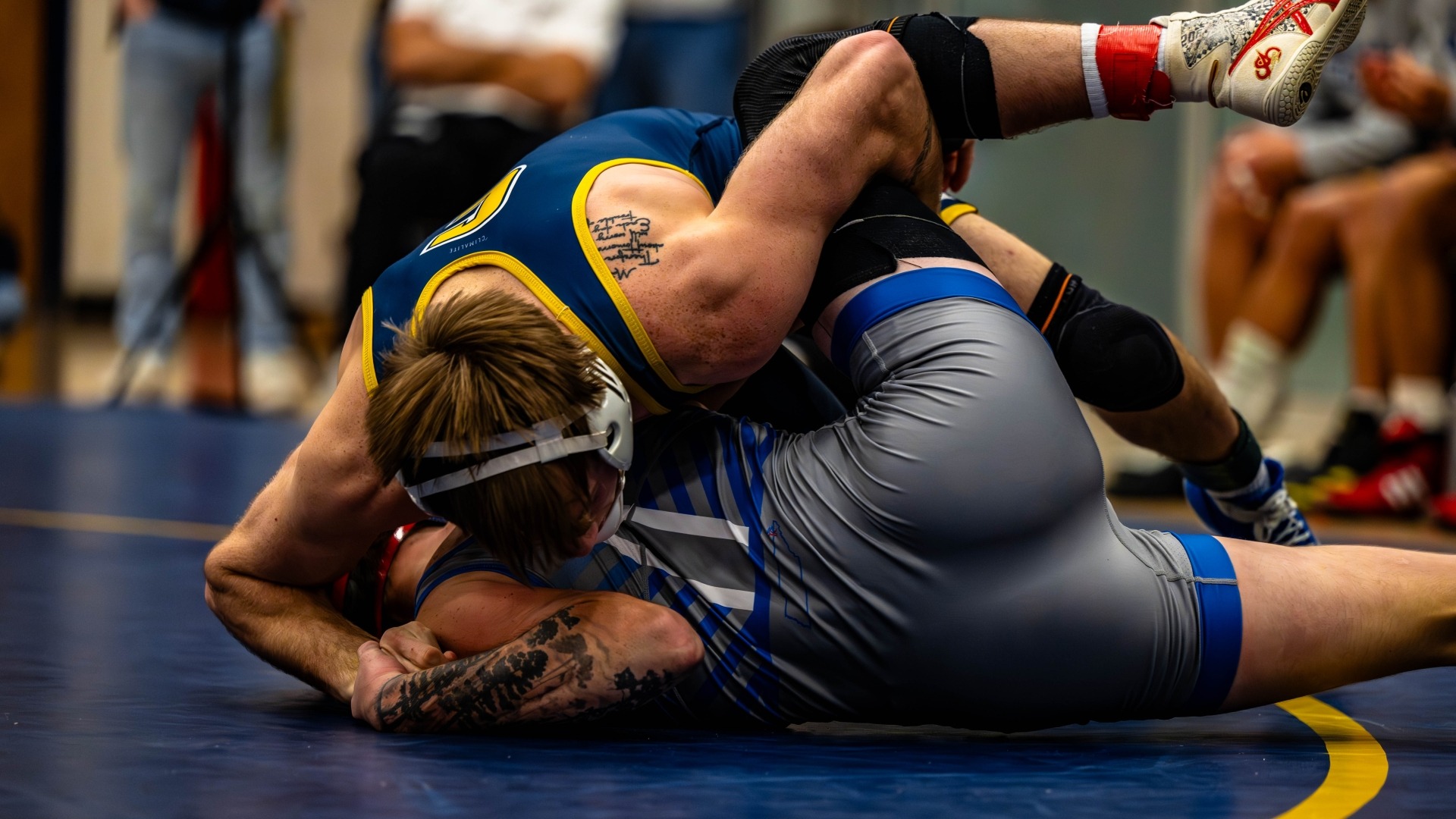 Hunter Mason keeps accumulating back points in his dual win over King