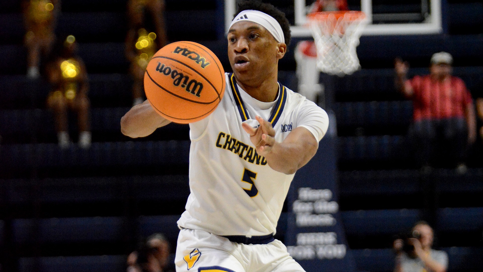 Jordan Frison dishes the ball to his right off the drive vs Furman