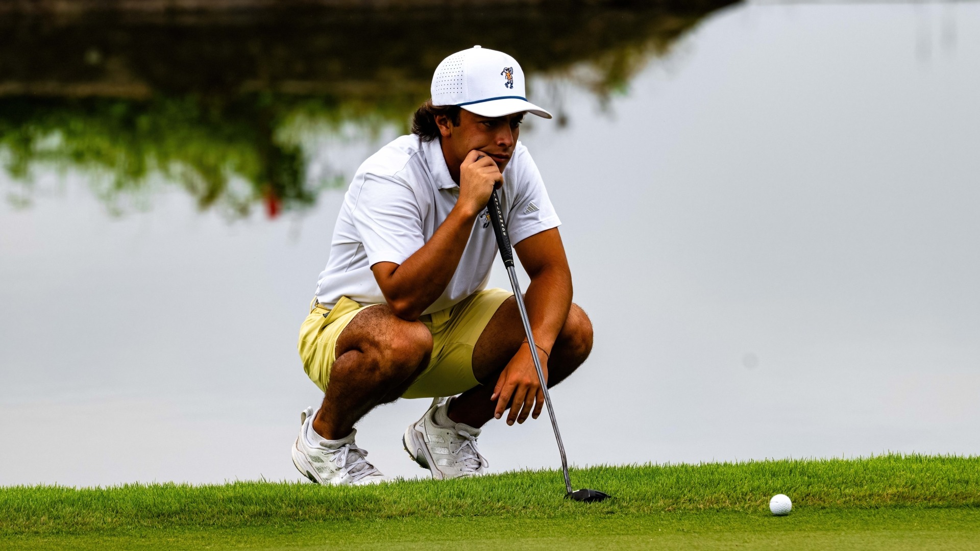 Aidan Cohl reads his putt pond side at the Honors Course
