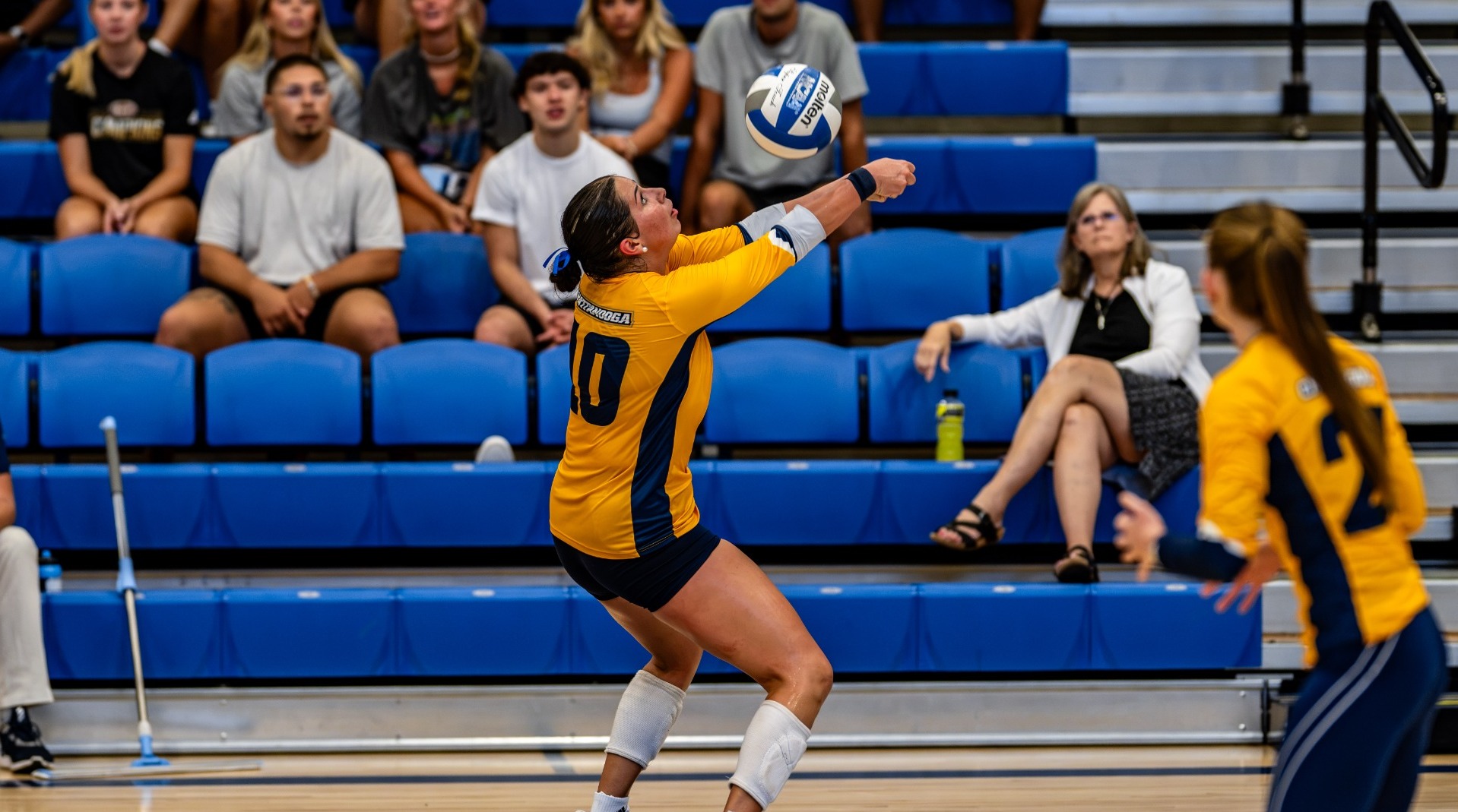 Emily Geaquinto passing the ball to Chattanooga's outside hitter at the net