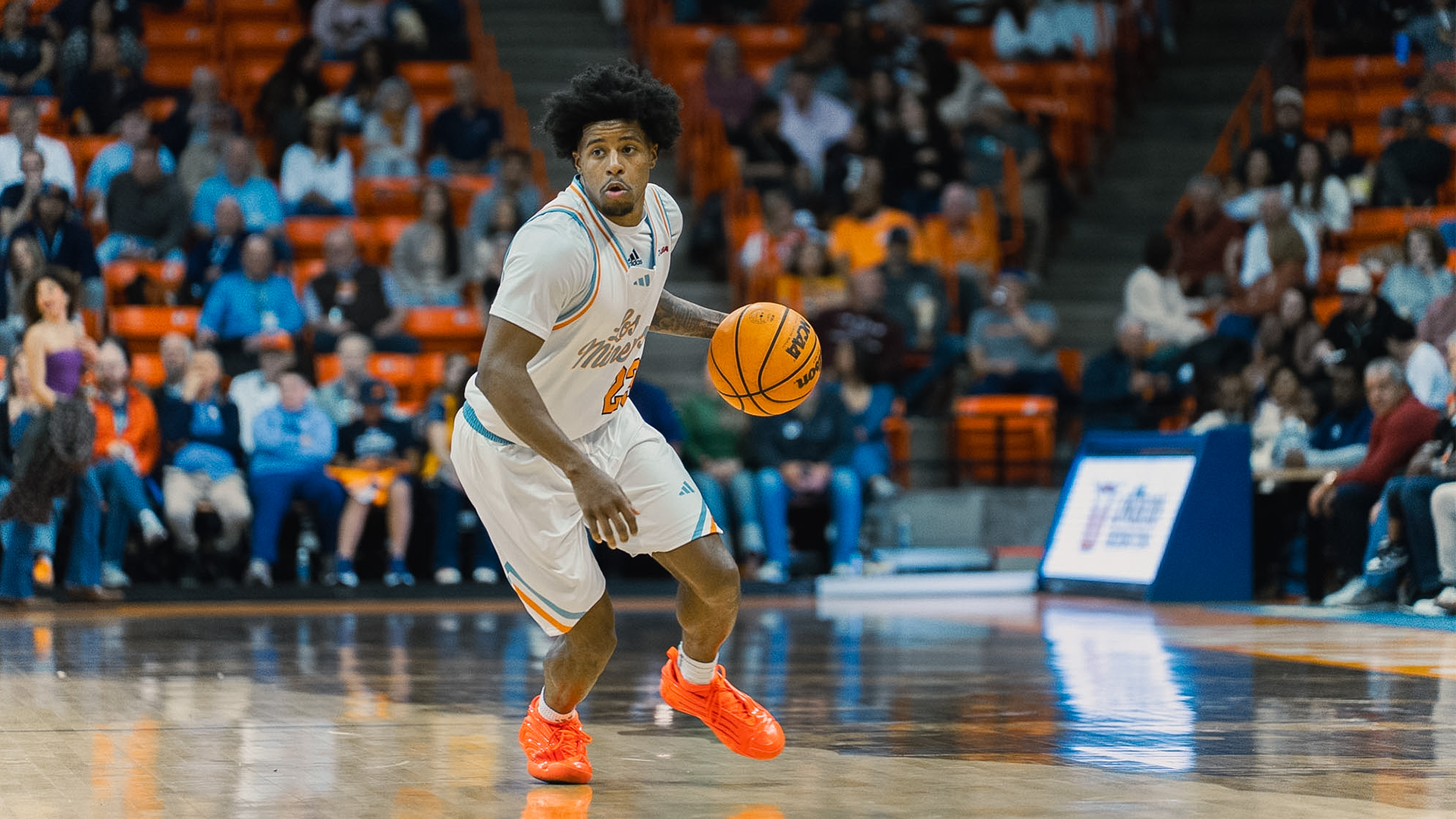 CassiusBrooks-dribble