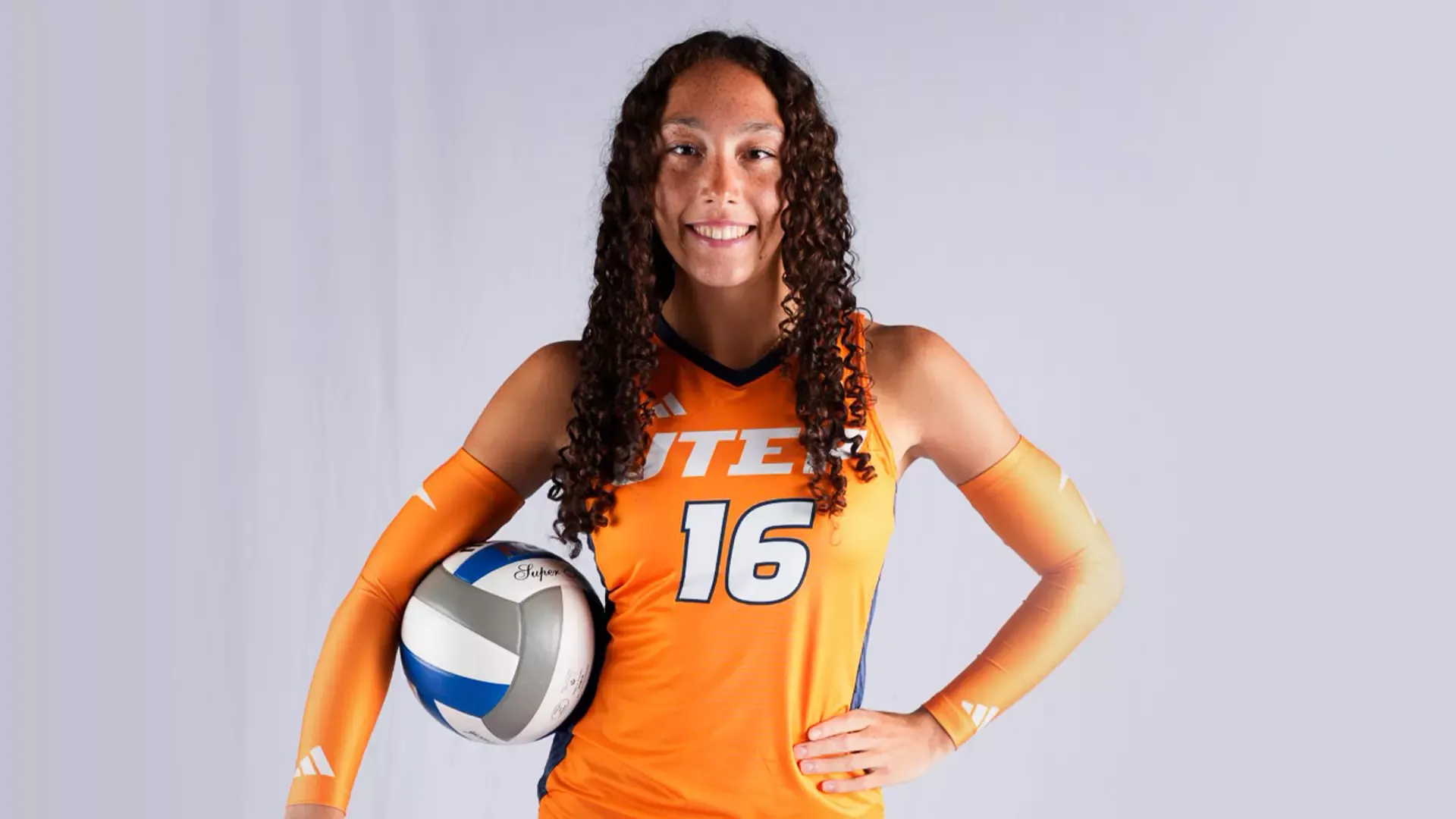 VB-Mackenzi Davis-studio