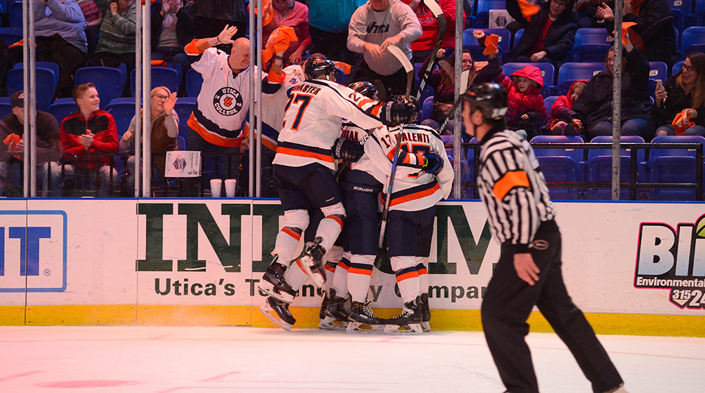 Men's Hockey Advances to UCHC Championship After Downing Neumann