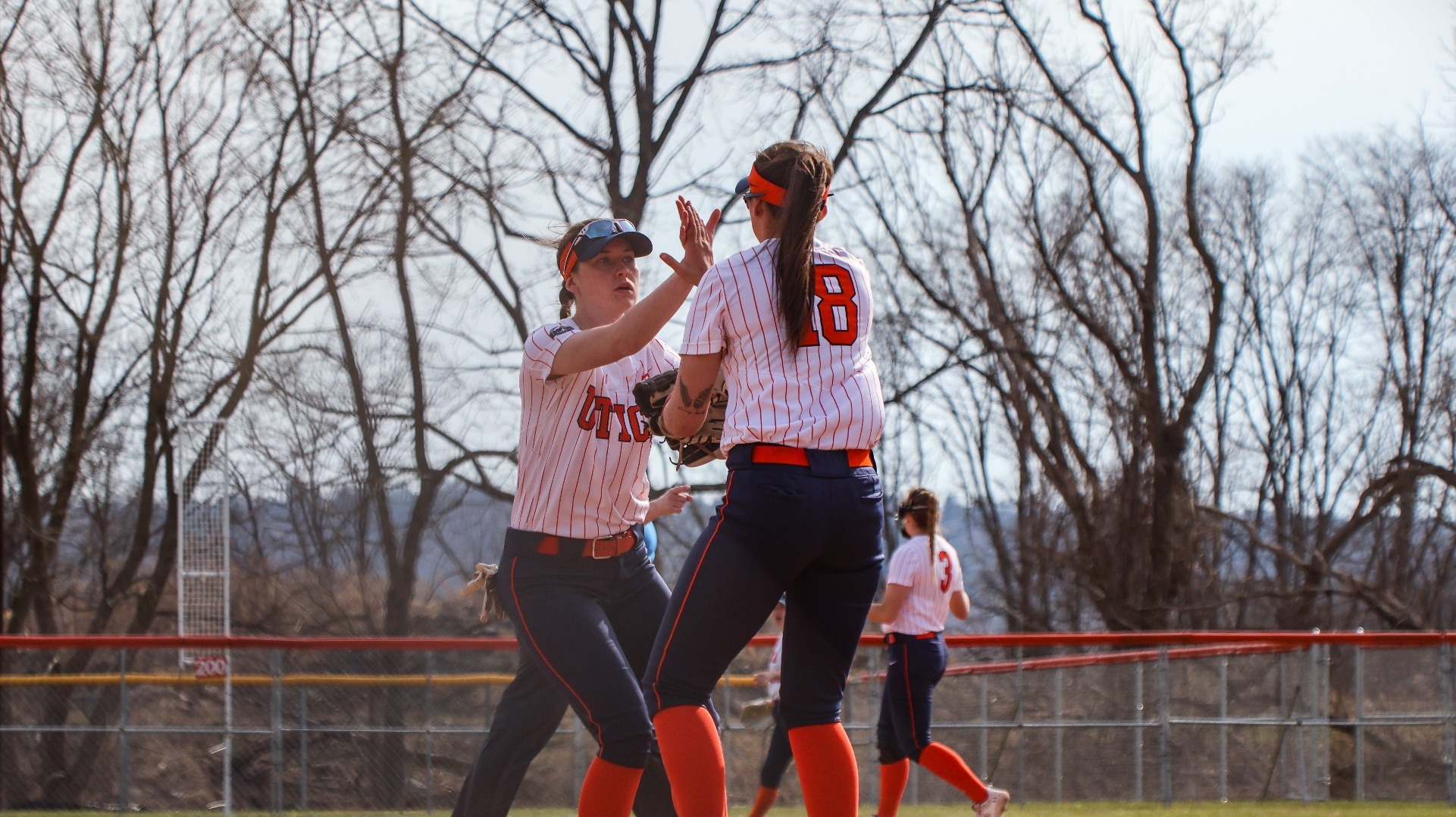 Softball Sweeps Medaille to Collect Crucial Empire 8 Victories on
