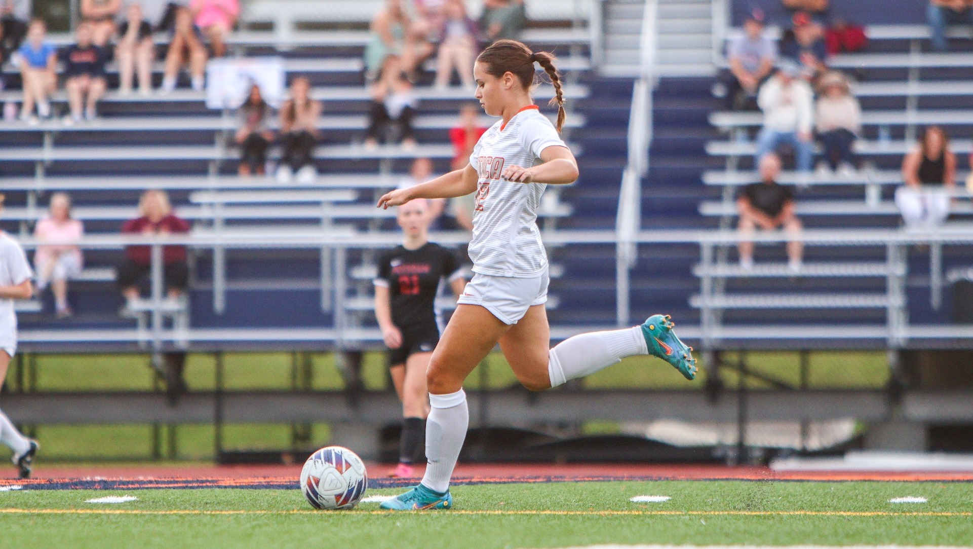 Women's Soccer Celebrates Seniors, With Shutout Win Utica