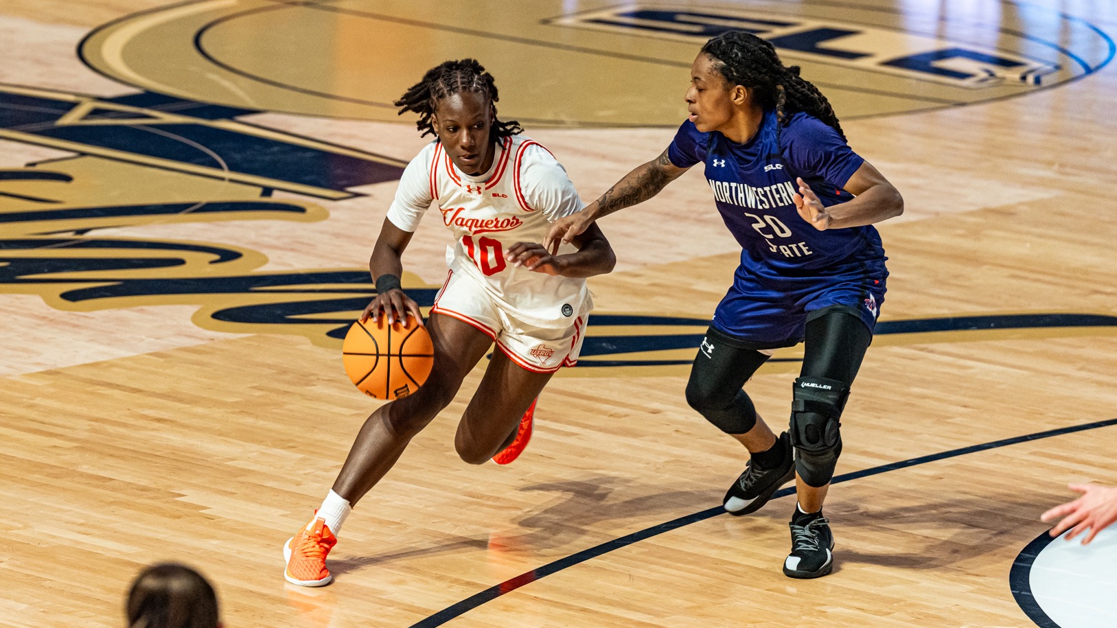 Jalayah Ingram dribbling against Northwestern State