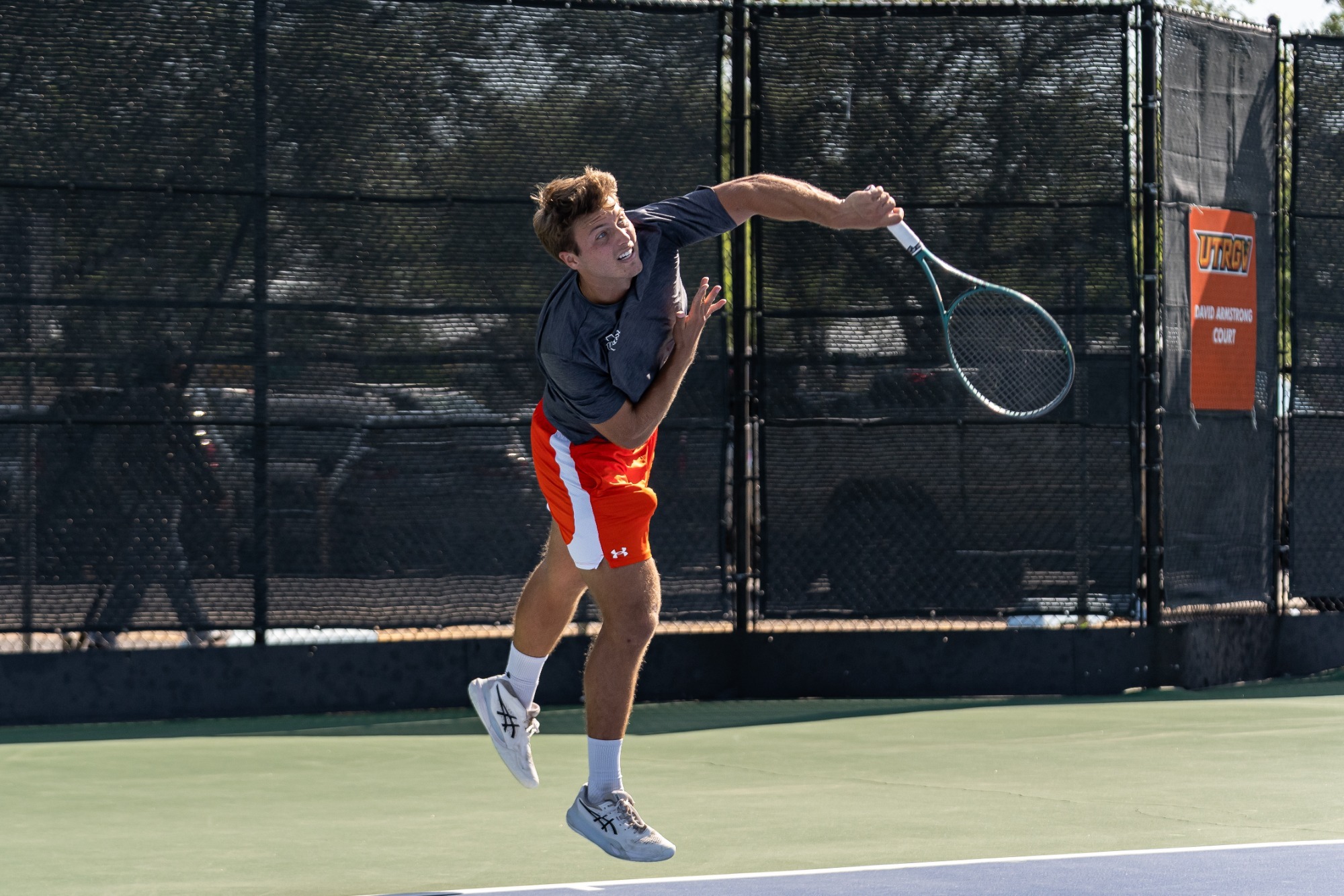 Ivo Isqueiro Serving