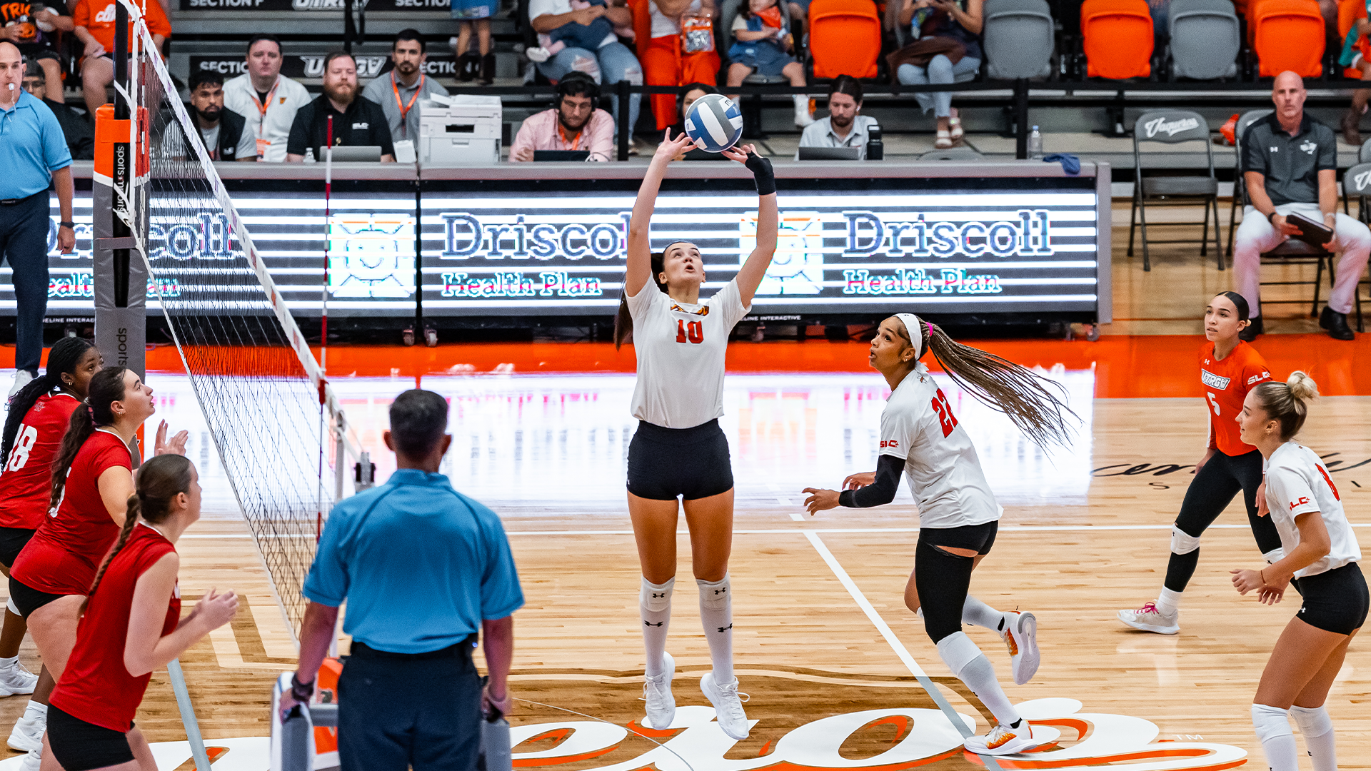 Lana Rnjak setting the ball