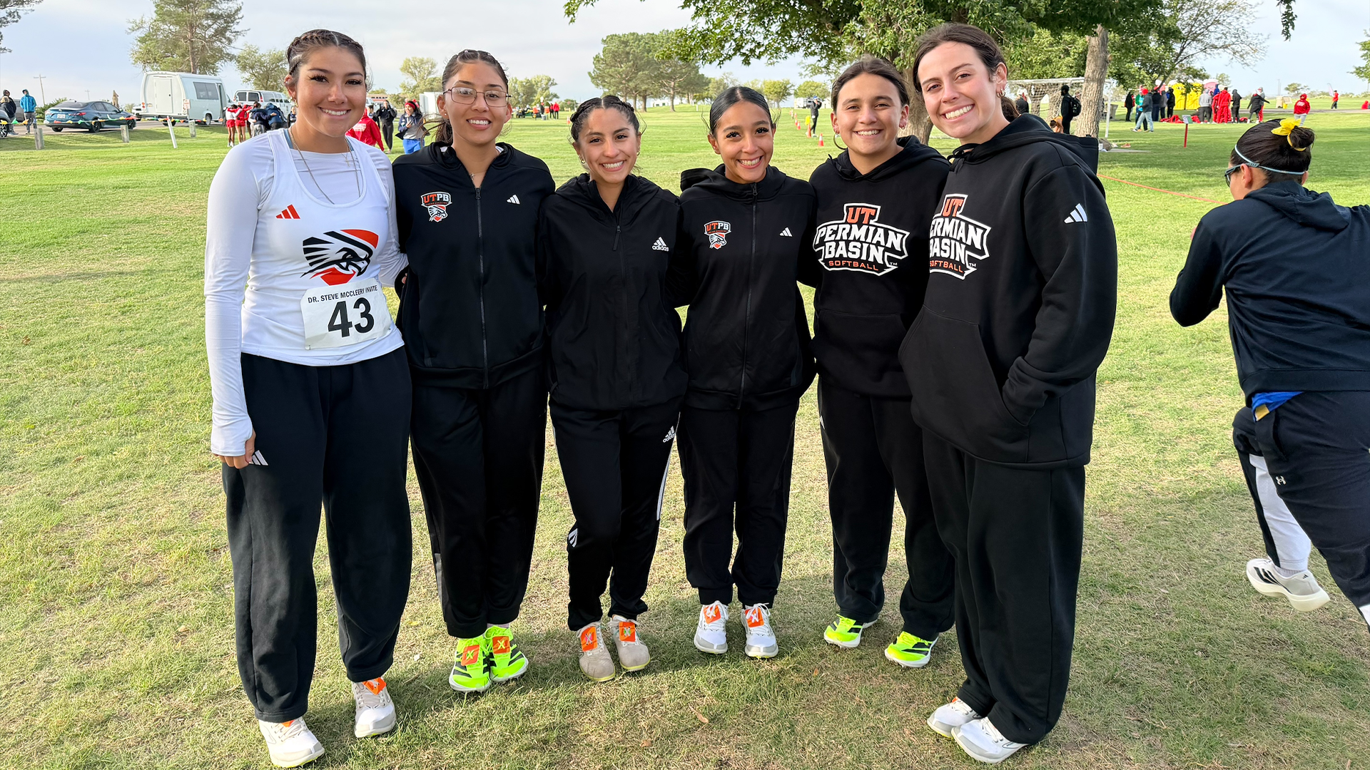 Women's cross country team photo after NMJC Thunderbird Open