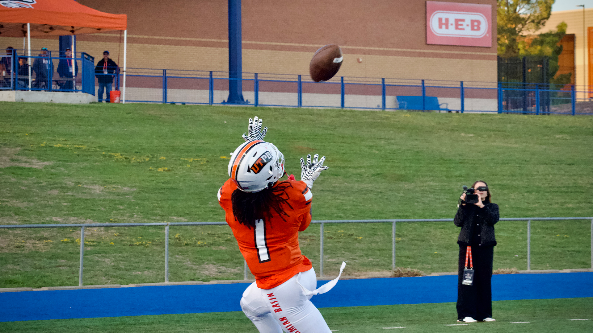 George Sims catches touchdown pass
