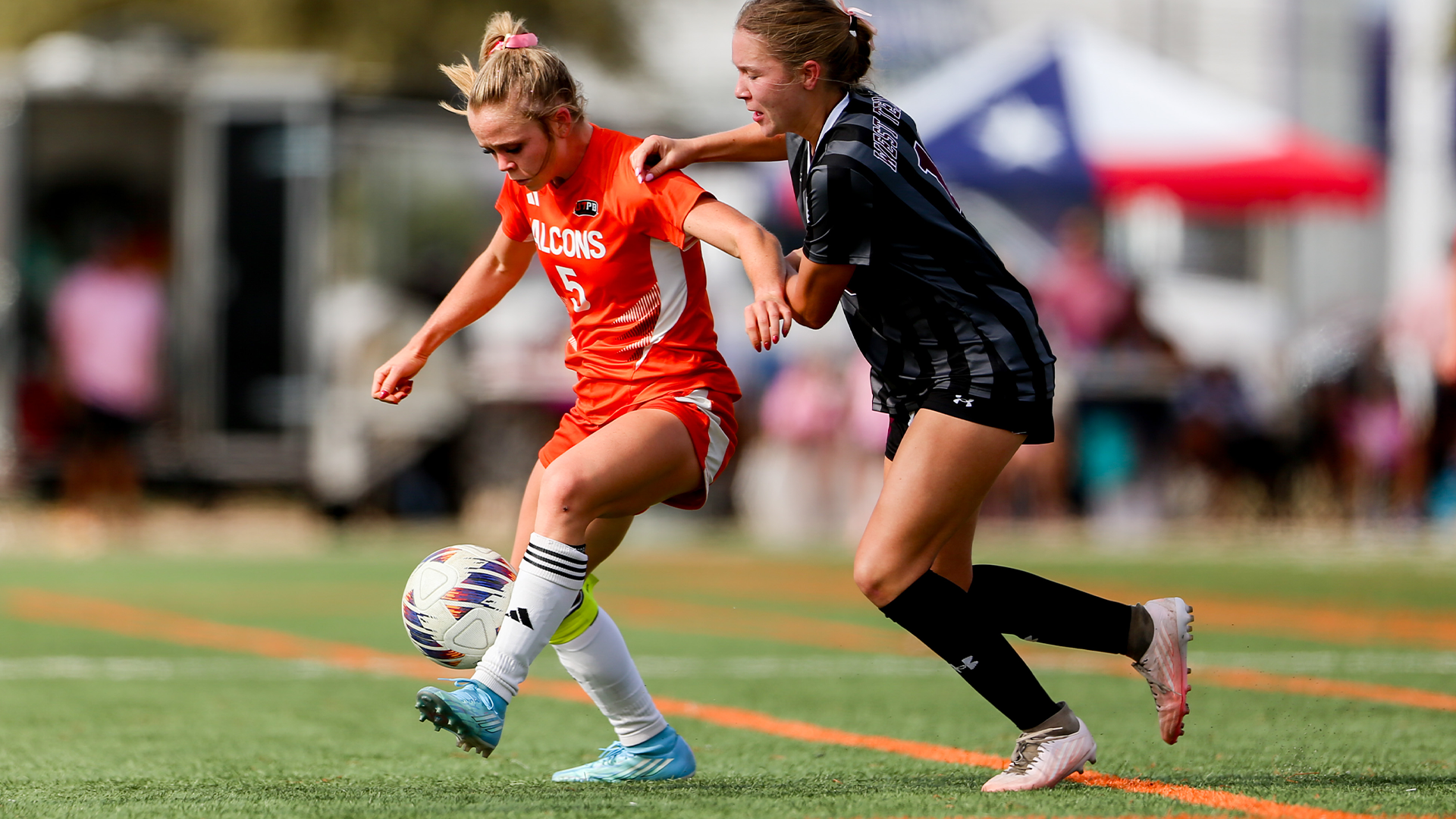 Hadley Kelly battling for position