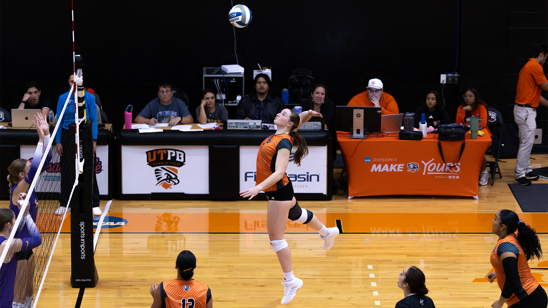 Addison Parks goes up for the kill