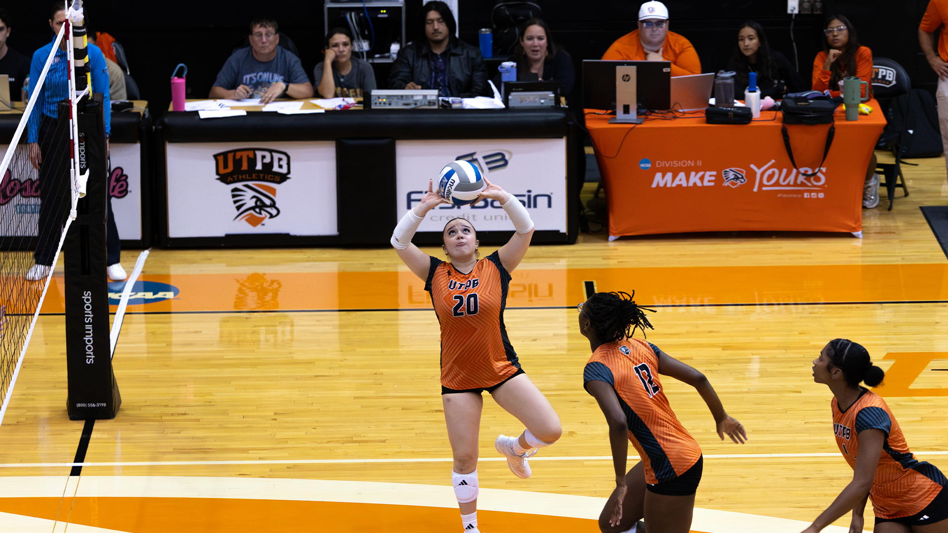 Emma Gonzalez setting the ball
