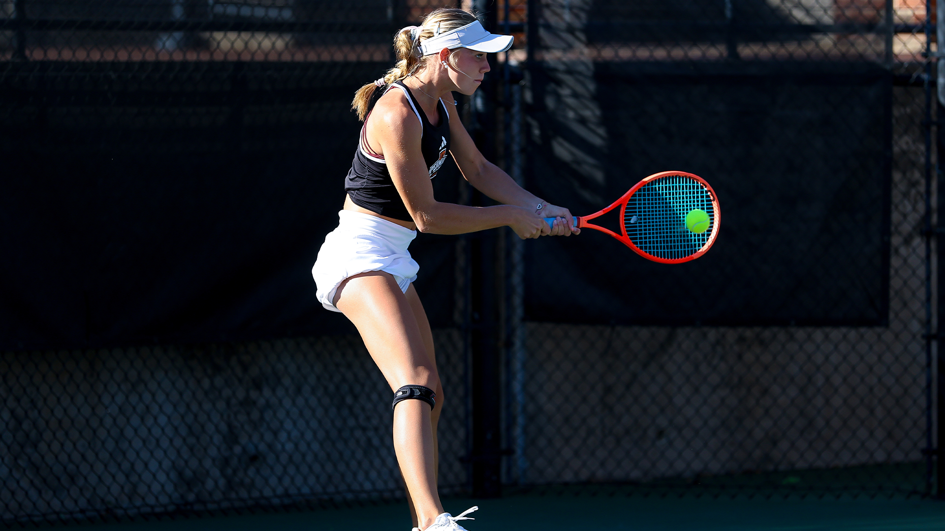 Fanny Bergstrom hits the backhand