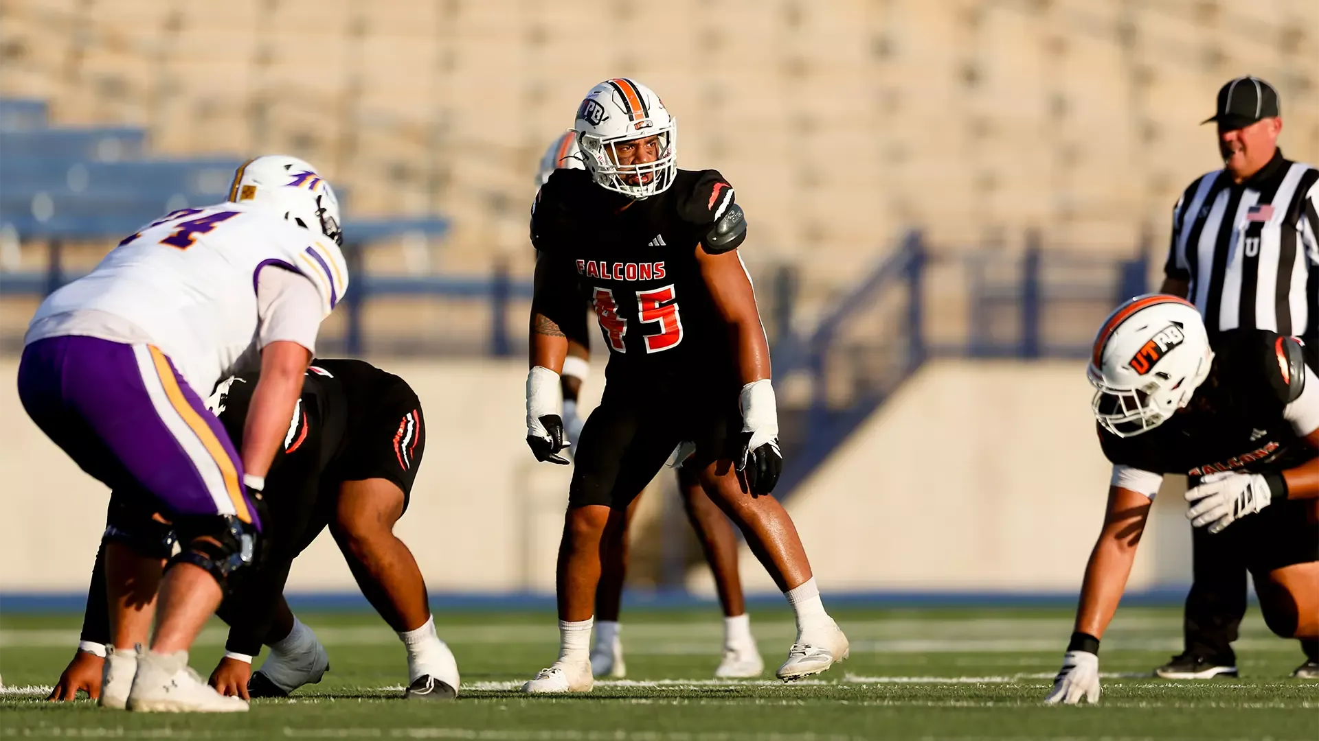 McKyle So'oto prepares for the snap