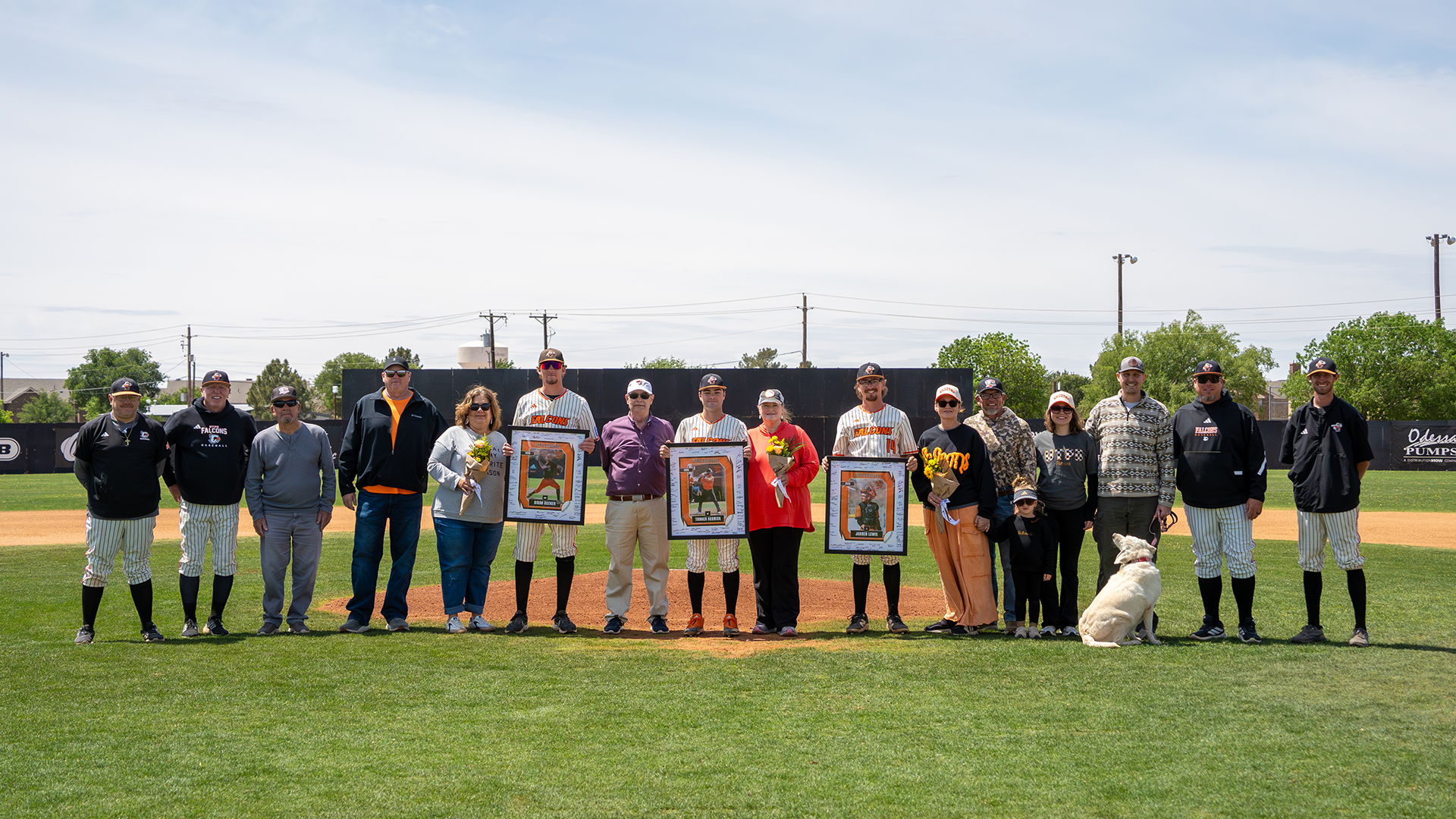 2026 baseball senior day group shot